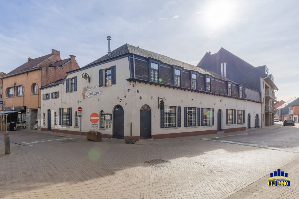 Te koop: Restaurant met woonst – Unieke Kans in het Hart van Lebbeke foto {{pictureIndex}}