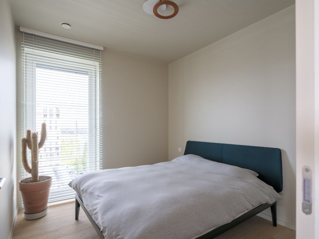 Luxe appartement (BJ 2020) met een adembenemend zicht over het water en de stad. foto 16