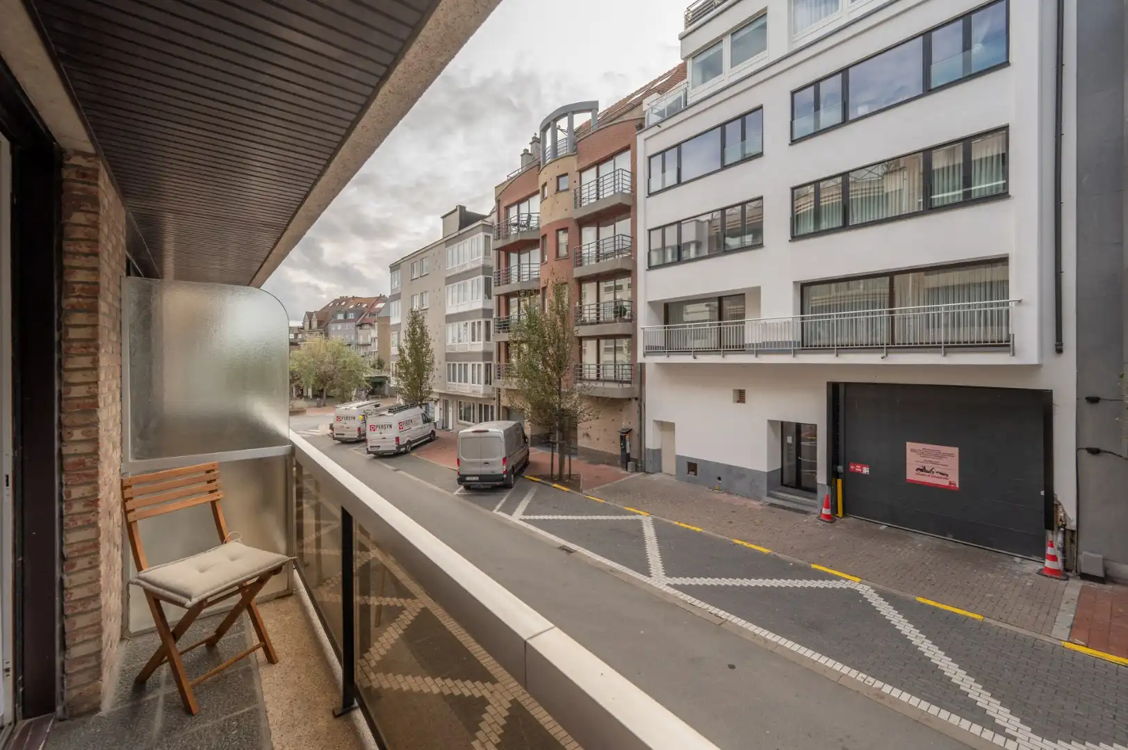 Aangename en knappe studio op een zéér centrale ligging tussen de Dumortierlaan en de Kustlaan foto 12