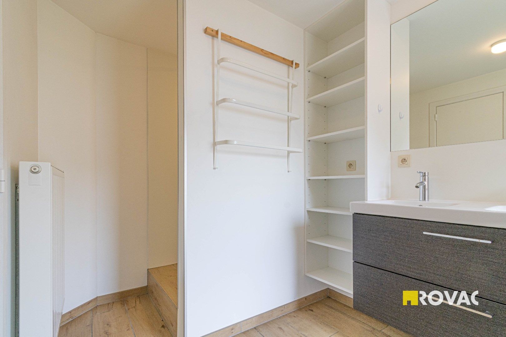 Gerenoveerde hoekwoning met 2 slaapkamers, tuin en uitweg.  foto 14