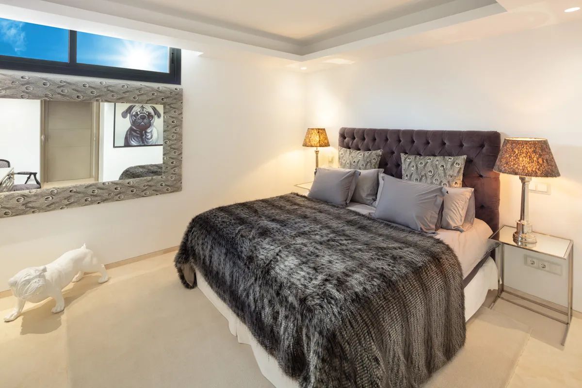 Spectaculaire villa met panoramisch uitzicht in Nueva Andalucía - luxe levensstijl in de iconische golfvallei van Marbella foto 15
