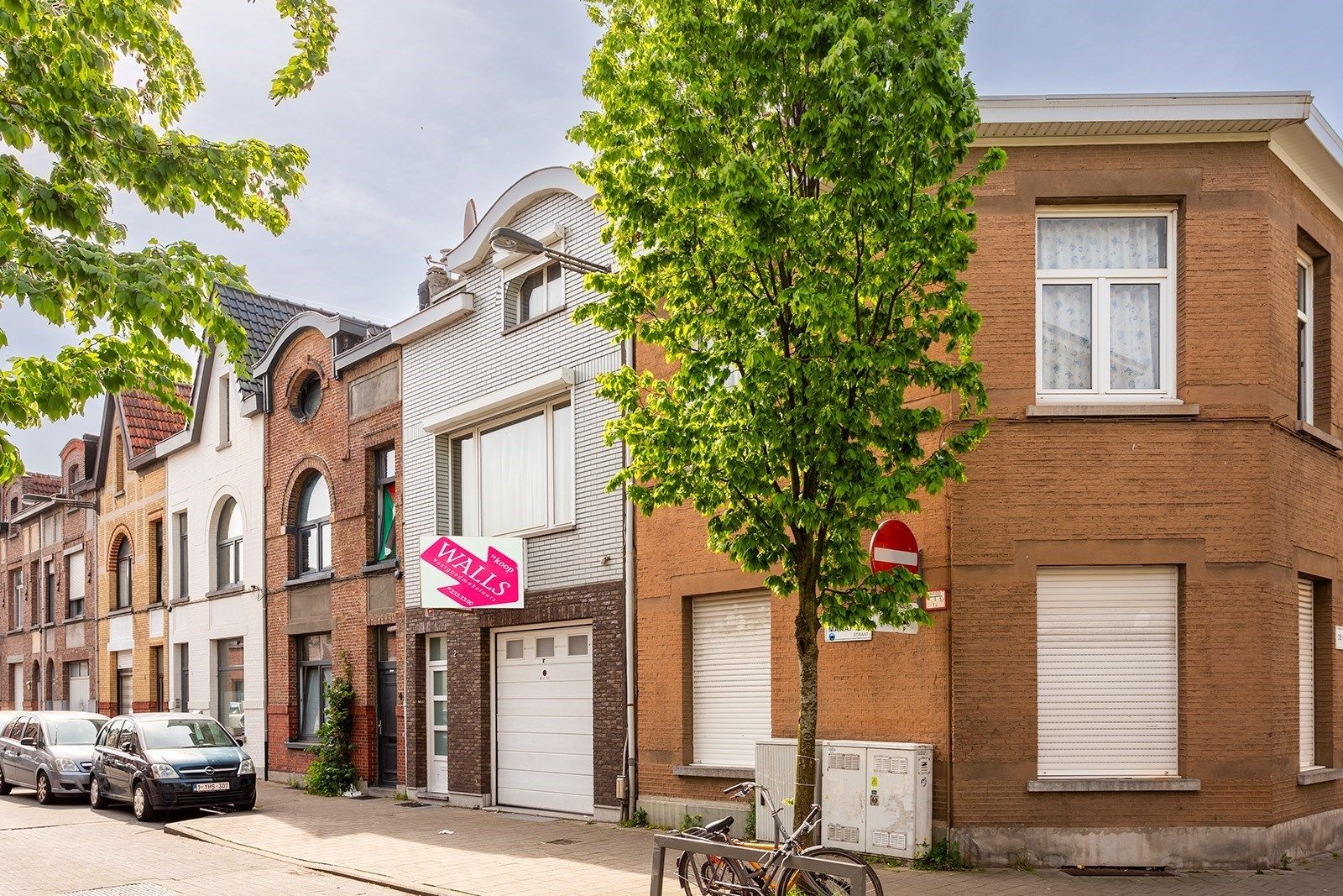 Te renoveren woning met 4 slaapkamers en garage foto 1