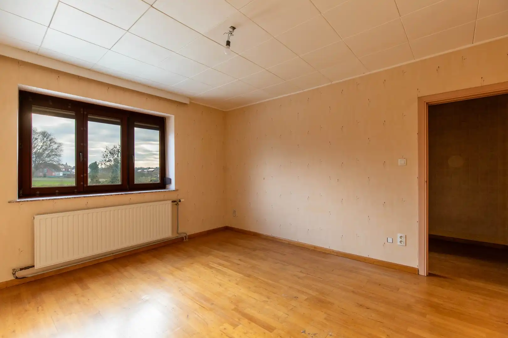 Woning in het centrum met loods of magazijn foto 17