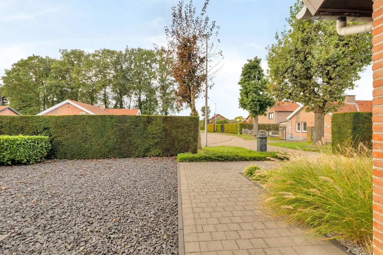 Verzorgde, op te frissen gezinswoning met 4 slaapkamers en gezellige tuin in Gellik, Lanaken! foto 24