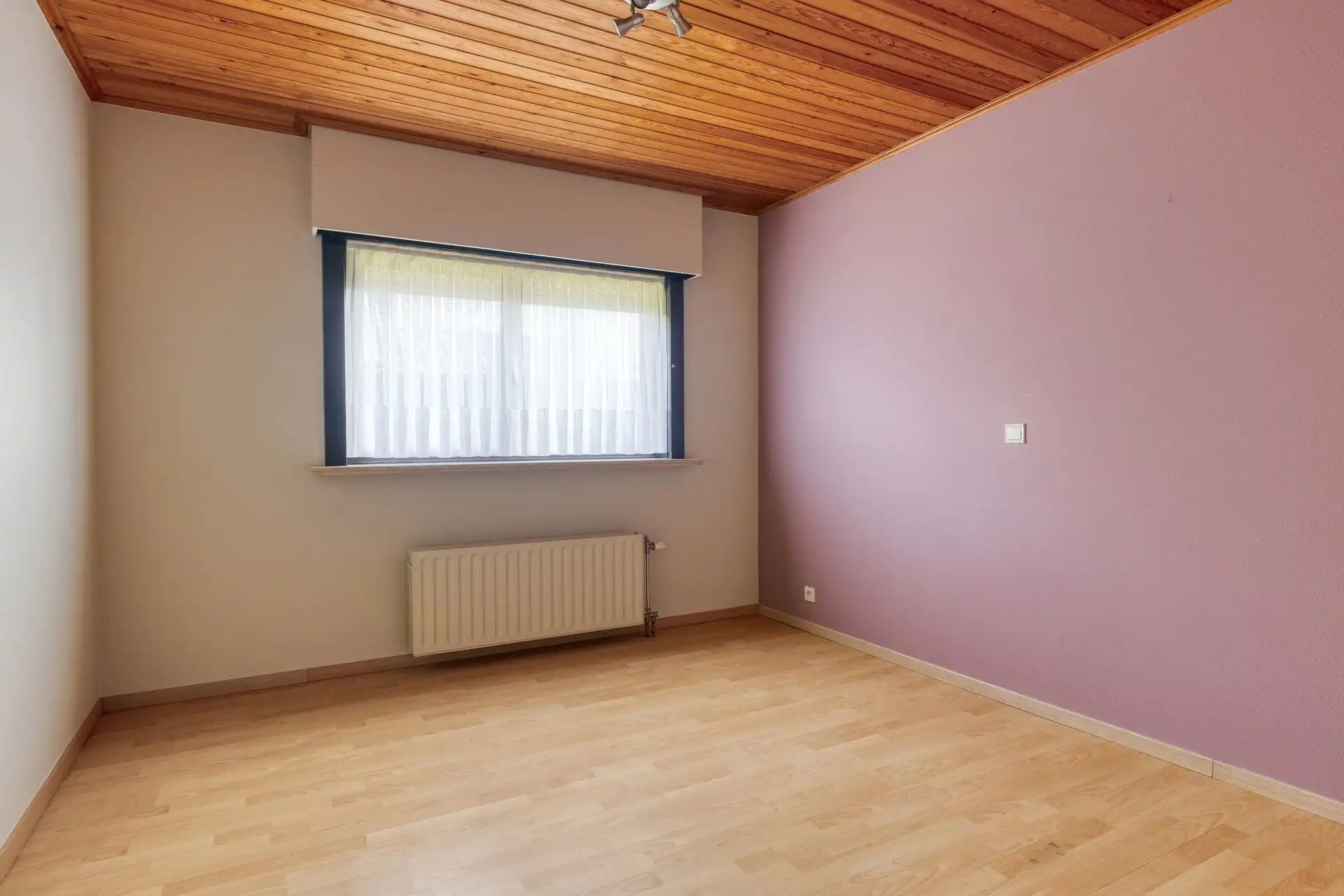 Vrijstaande woning, rustig gelegen,  met garage en tuin. foto 11