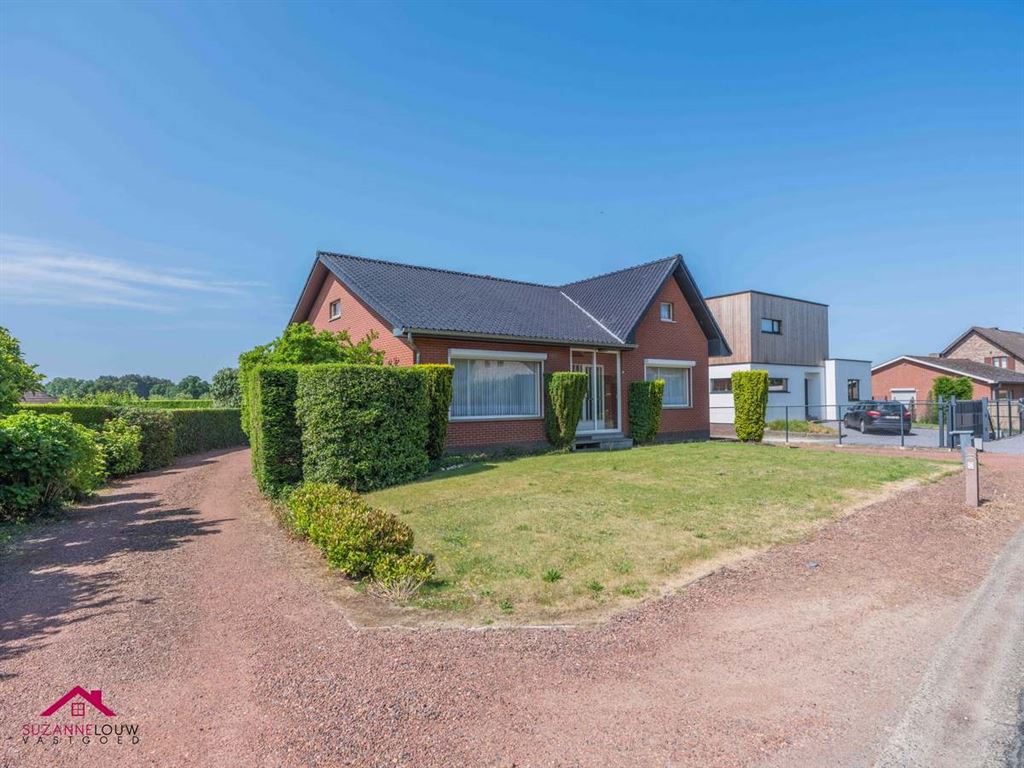 Vrijstaande, op te frissen woning foto 3