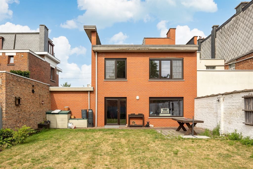Woning vol potentieel met grote zonnige tuin foto 22