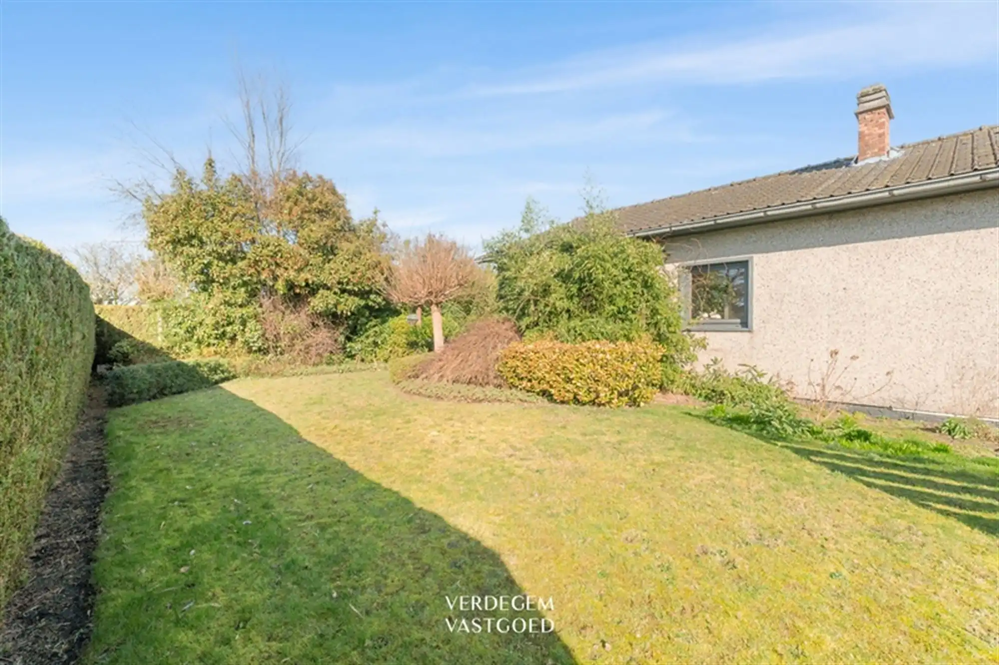 Bungalow met 3 slaapkamers, garage en zonnige tuin in kindvriendelijke woonwijk foto 2