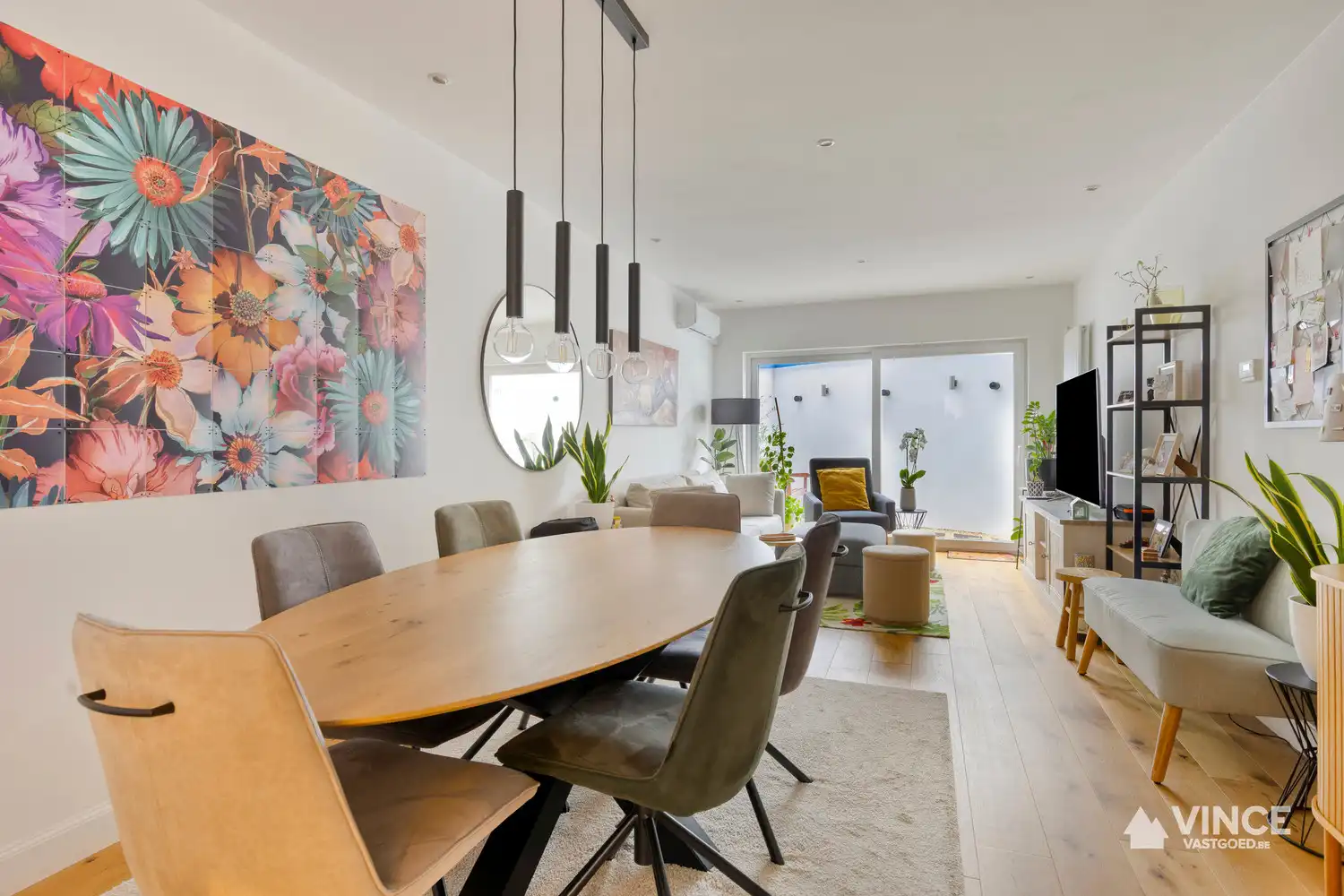 Volledig gerenoveerde en instapklare woning met terras foto 2