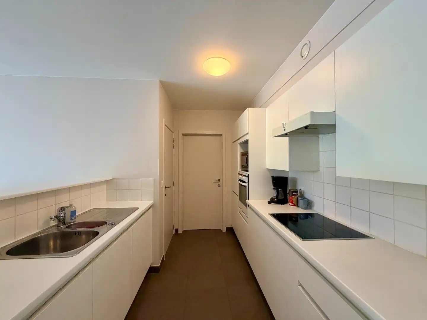 Modern appartement met 2 slaapkamers, terras en garage op centrale ligging te Wakken! foto 5