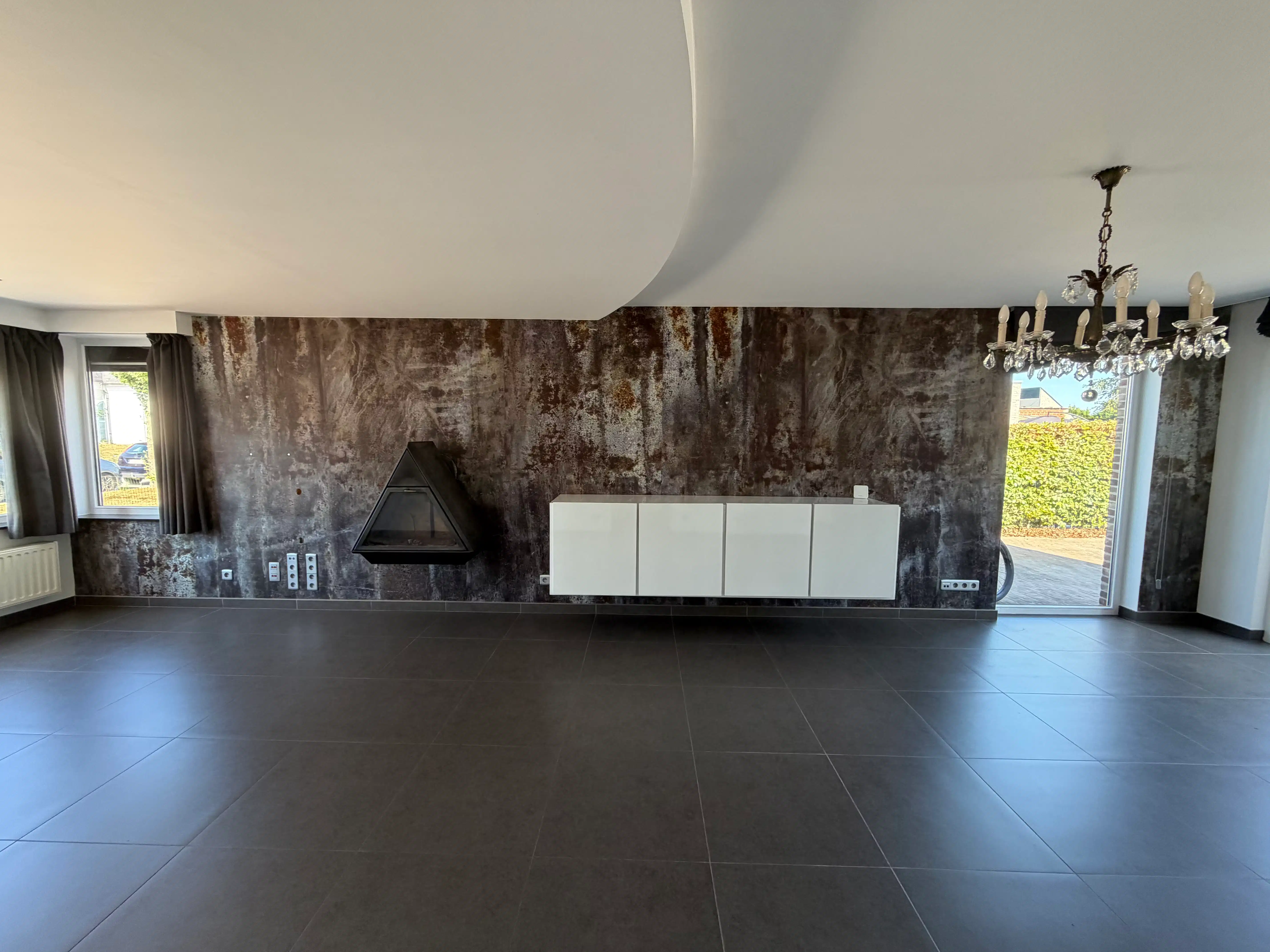 Halfopen woning met 3 slaapkamers, tuin en carport foto 4