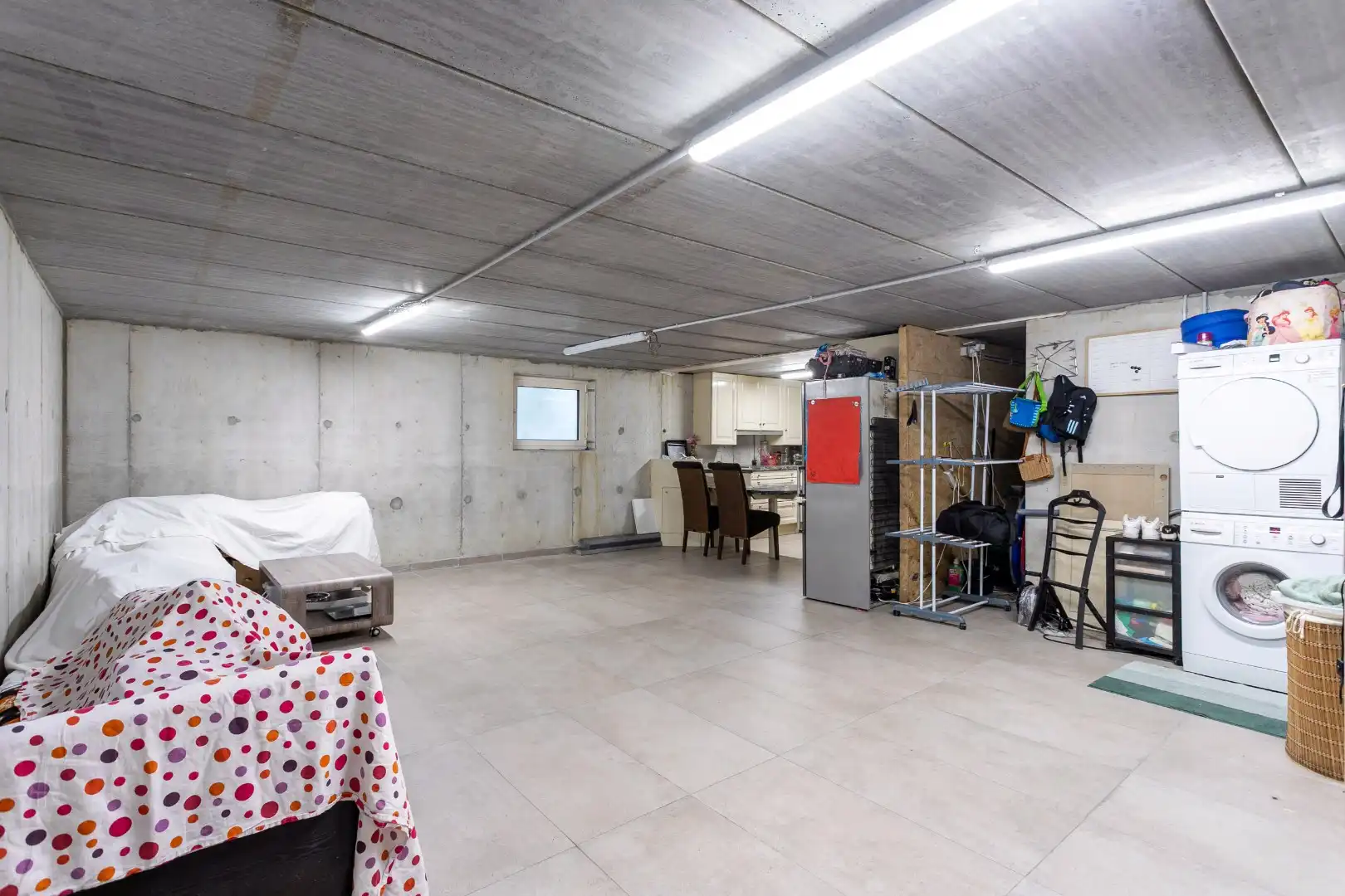 Ruime recente halfopen bebouwing met 7 slaapkamers en inpandige garage foto 22