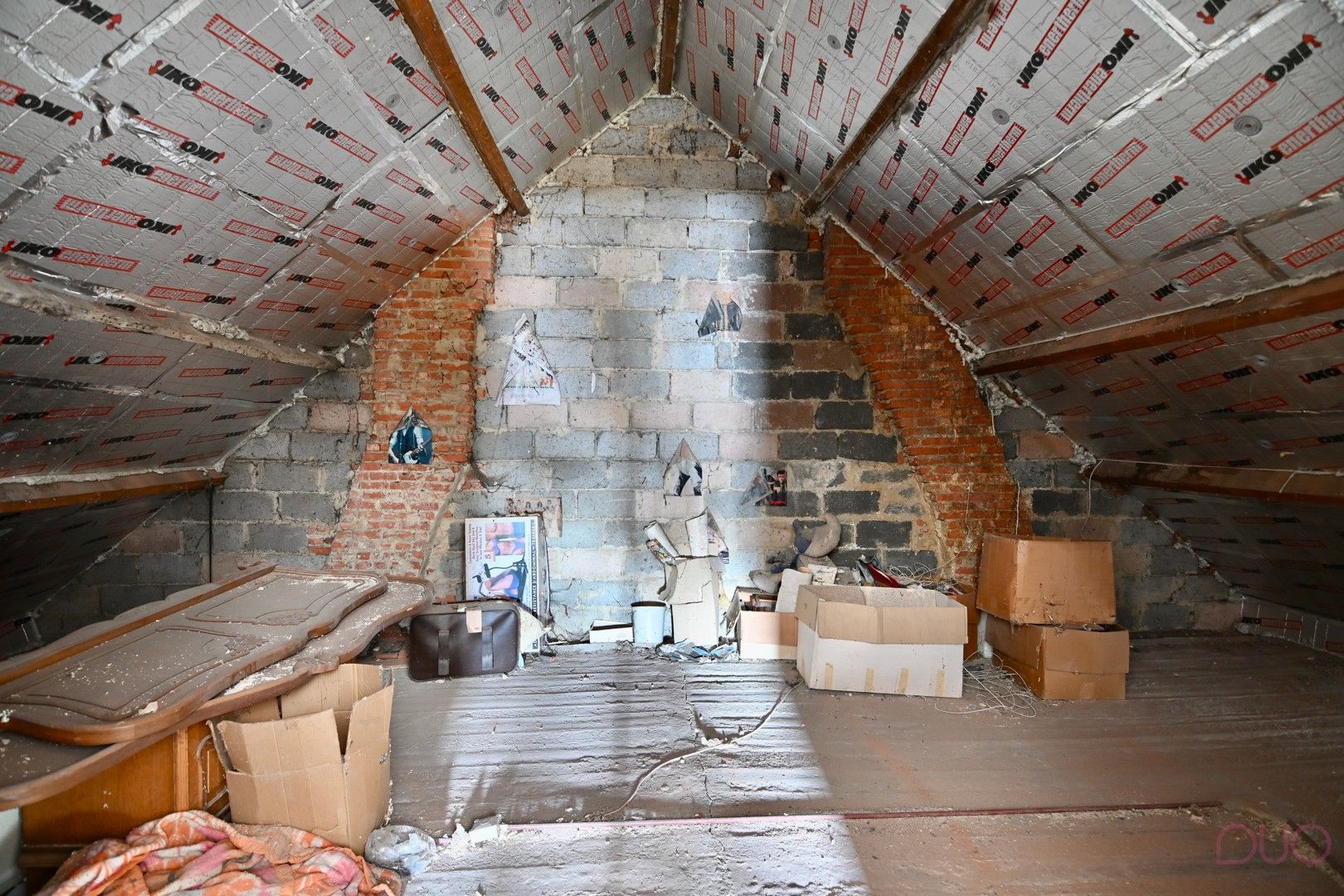 Ruime open bebouwing met 4 slaapkamers en achterliggende loodsen foto 15
