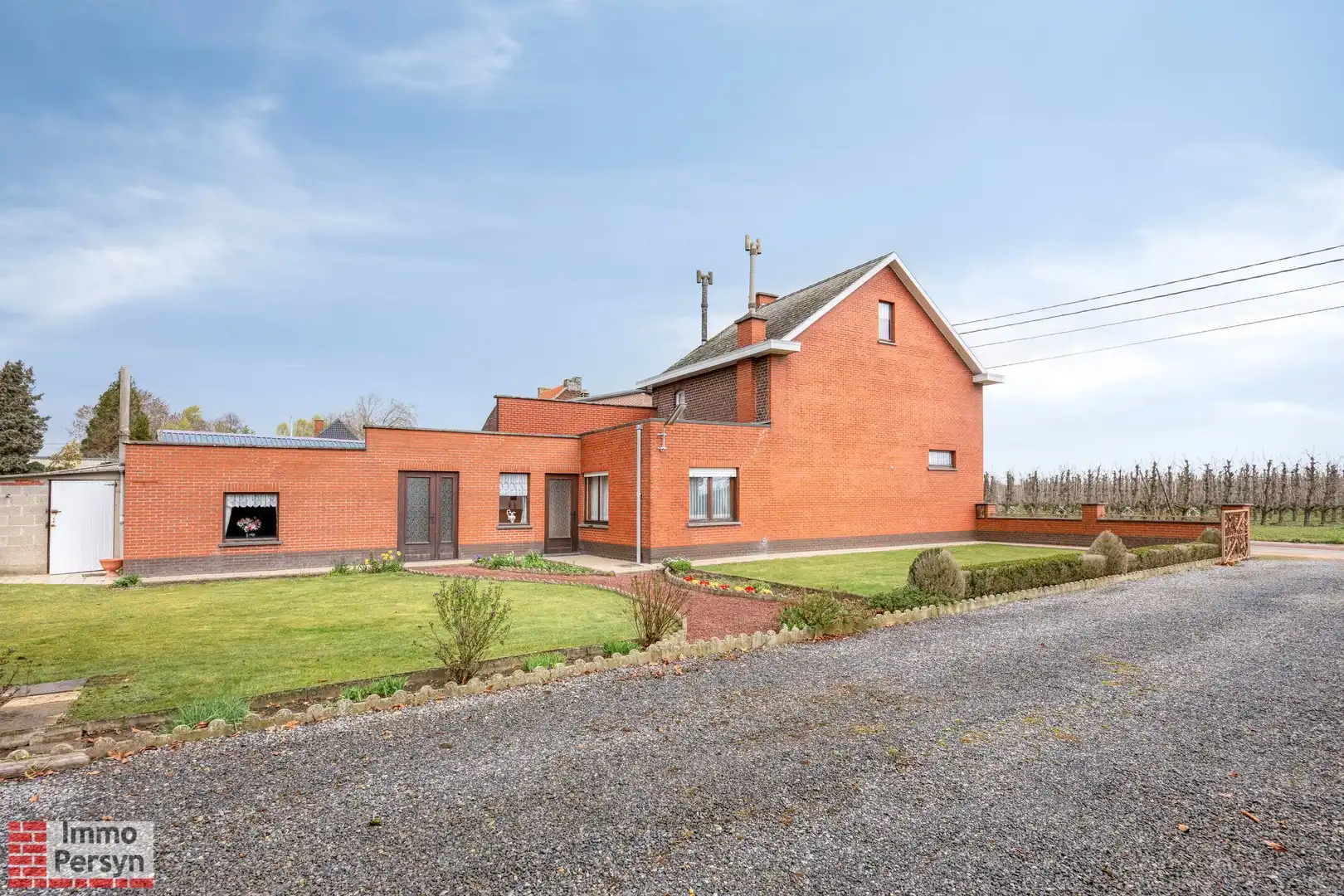 Vrijstaande woning met werkplaats op ruim perceel in landelijke omgeving foto 3