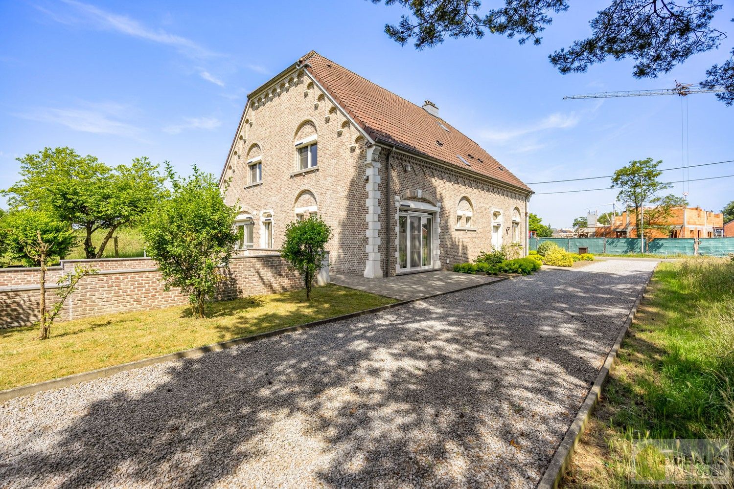 ZEER RUIM OPGEZETTE (360m²!) EN KNAP AFGEWERKTE EENGEZINSWONING OP RUSTIGE LOCATIE MET MAAR LIEFST 8!! SLAAPKAMERS foto 4