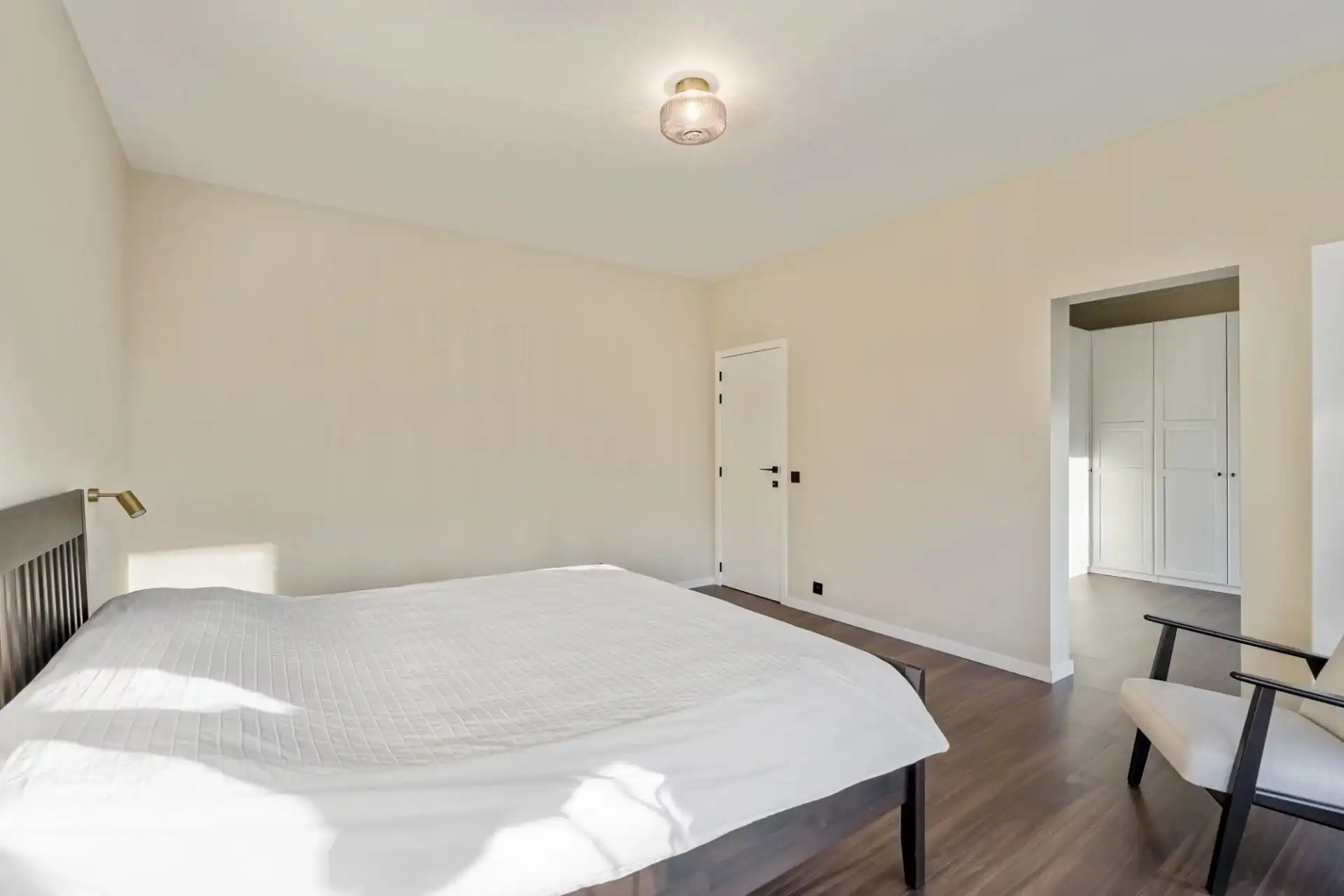 Karaktervolle ingenieurswoning op riant perceel foto 10