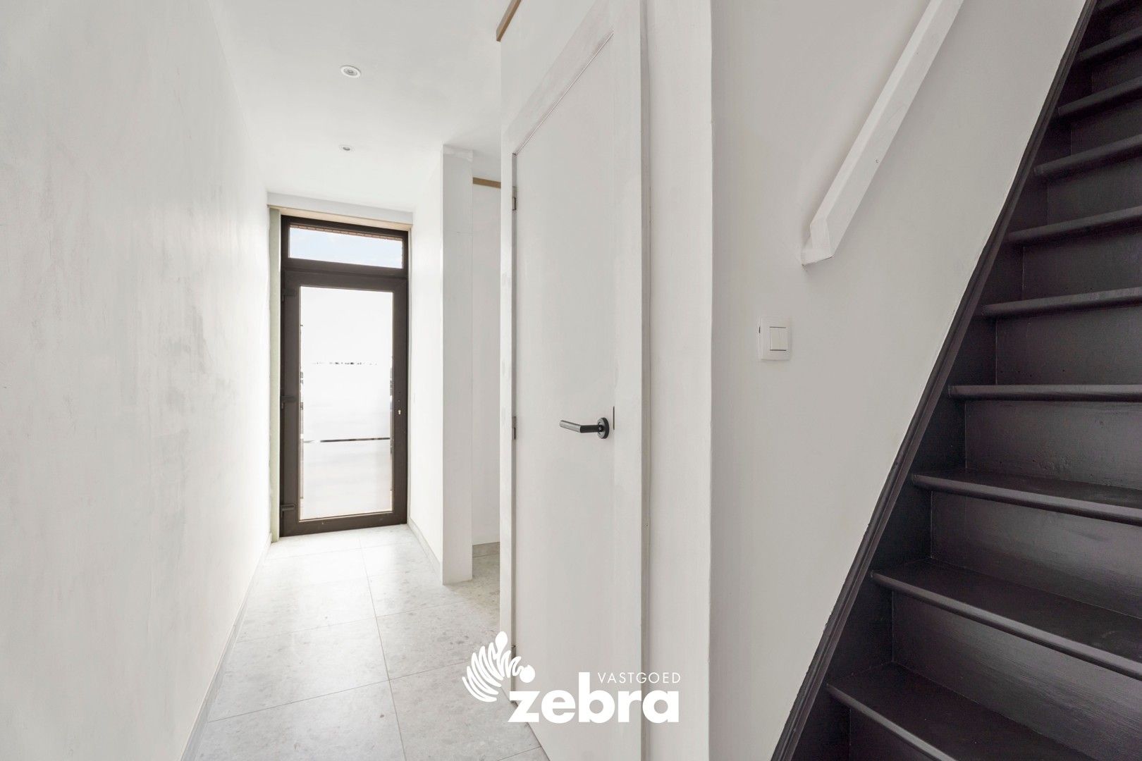 Volledig gerenoveerde woning met 3 slaapkamers en mogelijkheid tot aankoop garage te Izegem! foto 4