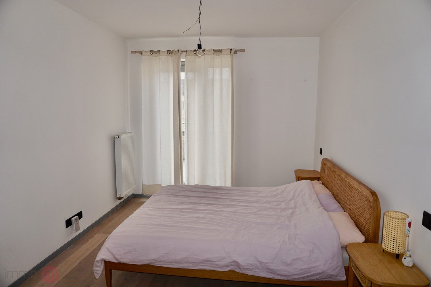 Recent goed gelegen duplexappartement met 2 slaapkamers, 3 grote terrassen en een autostaanplaats. foto 16
