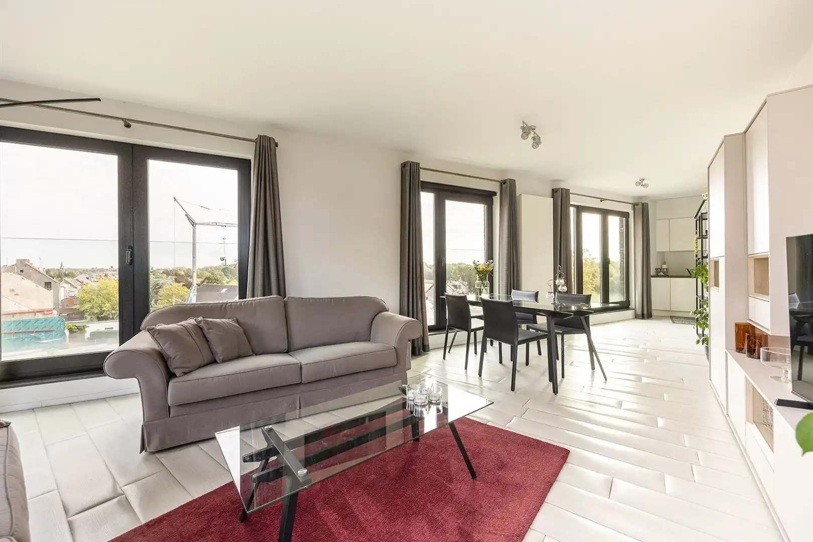 Lichtrijk appartement met groenzicht, parking en groot terras foto 11