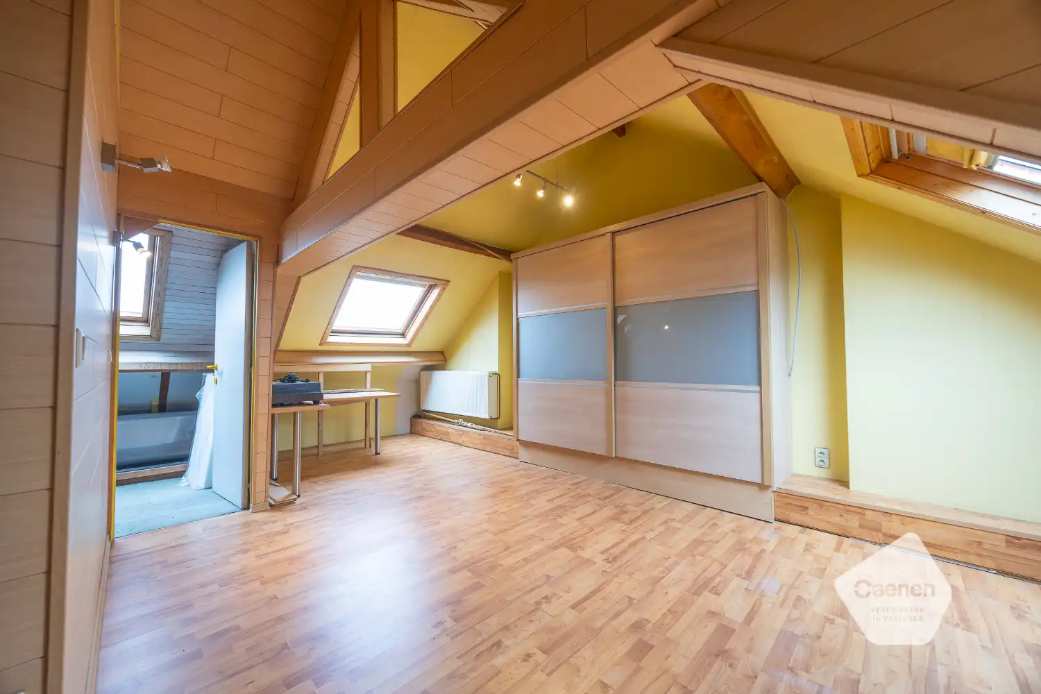 Woning met handelsgelijkvloers op commerciële ligging foto 24