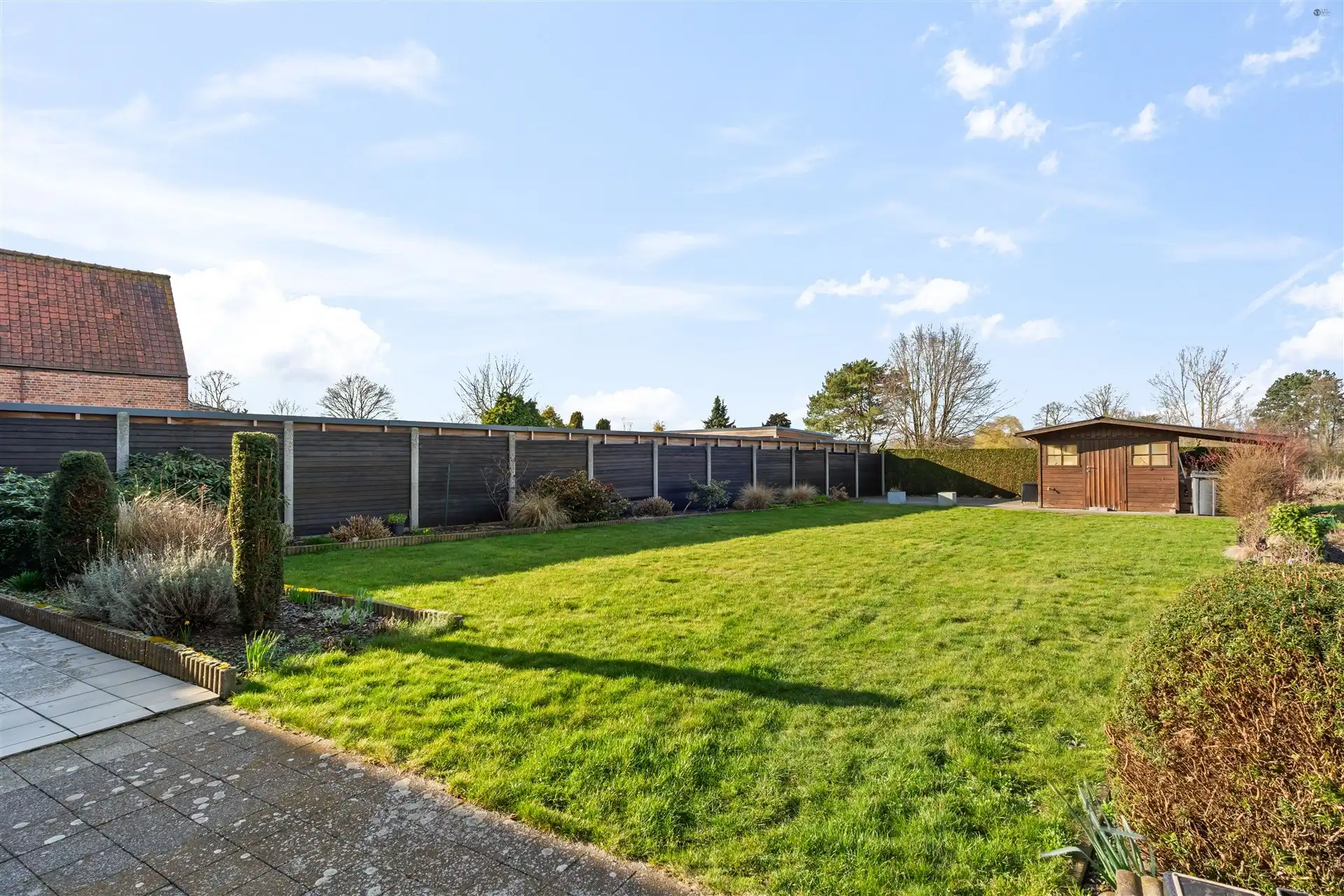 Goed onderhouden HOB met 3 slaapkamers op een ruim perceel foto 8