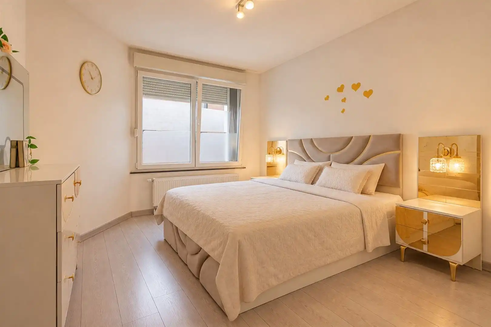 Opbrengsteigendom met twee appartementen en magazijn te Sint-Niklaas foto 6
