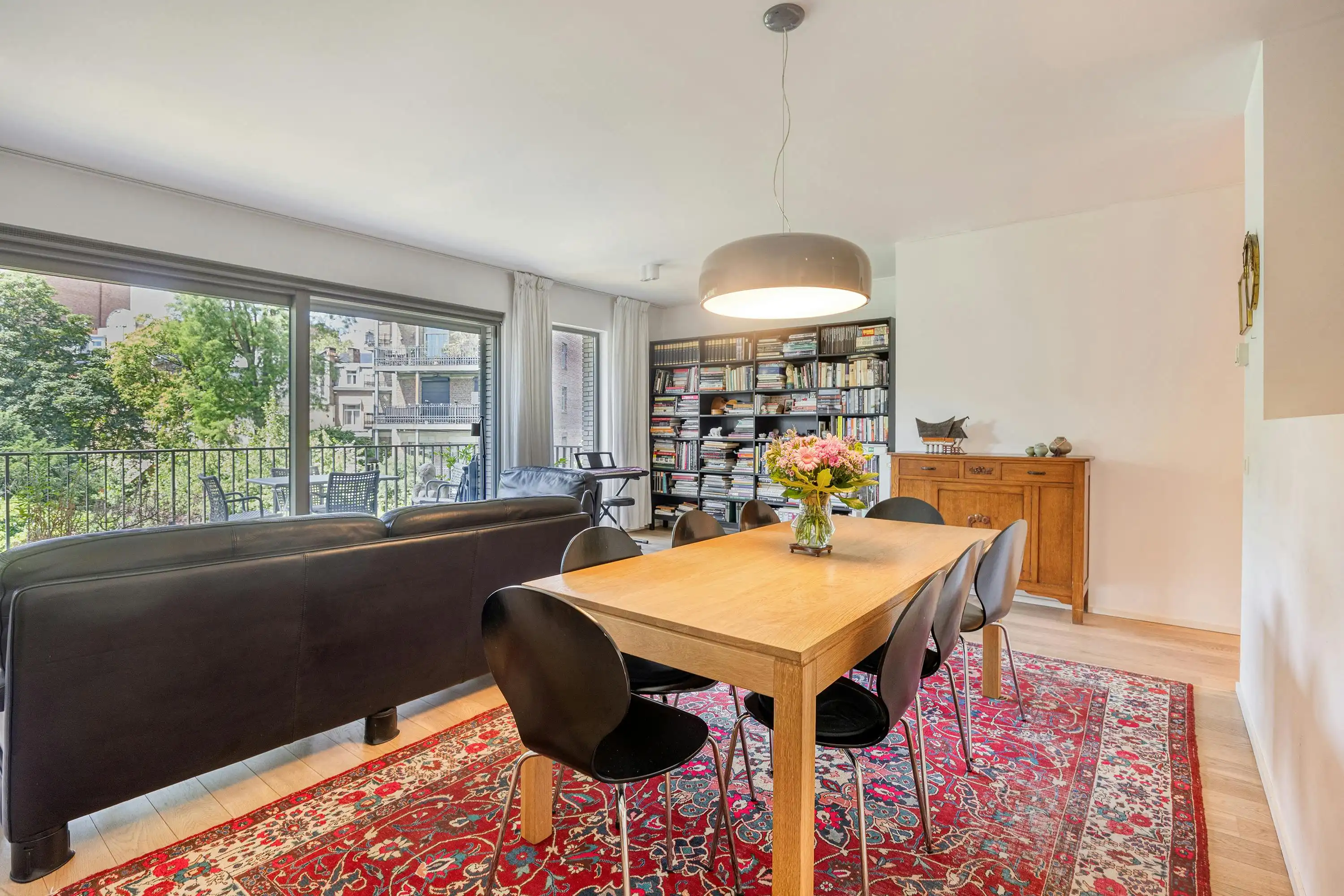 Recent appartement met twee slaapkamers en terras te koop in Antwerpen foto 2