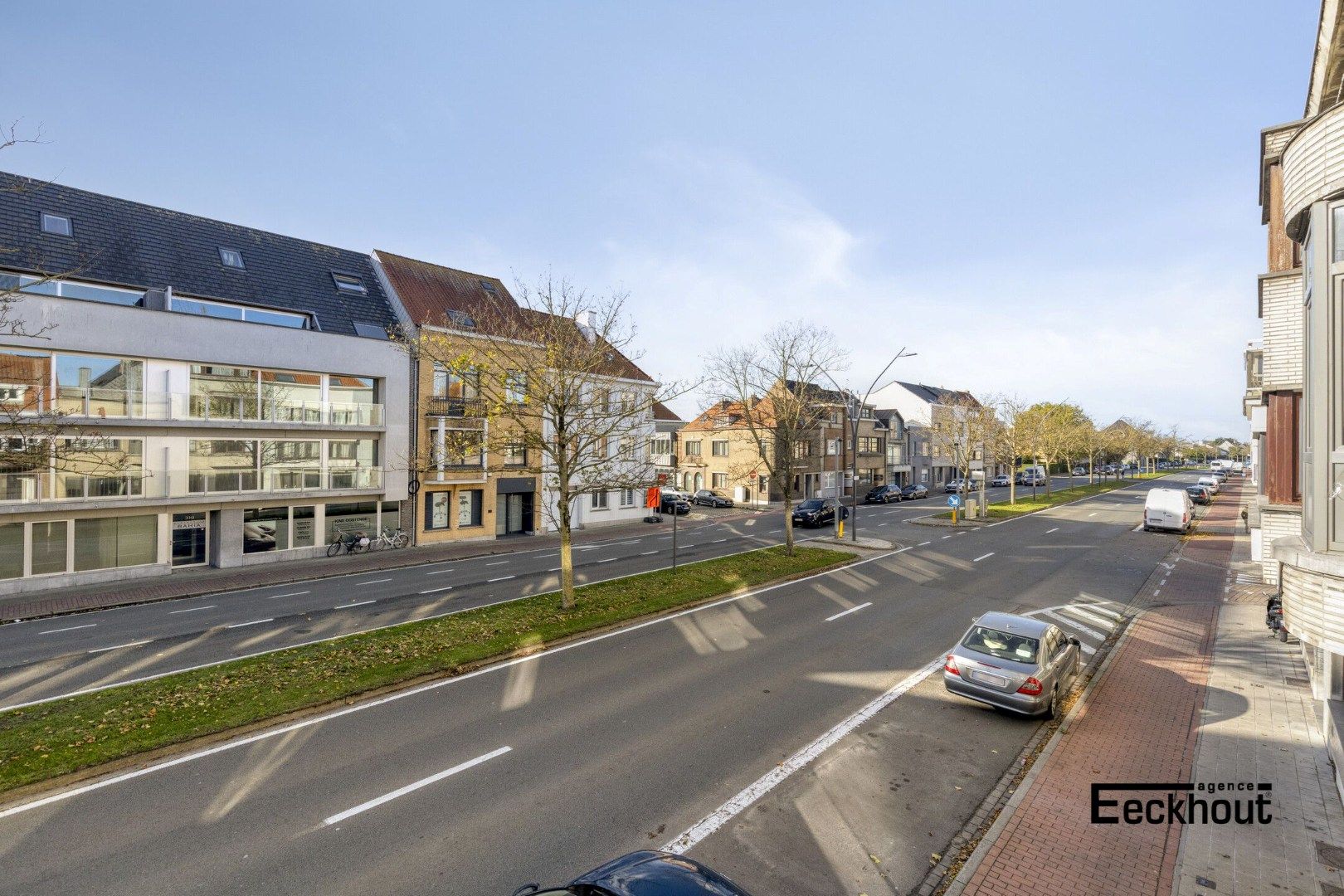 Ruime woning met 4 slaapkamers en achtertuin foto 2