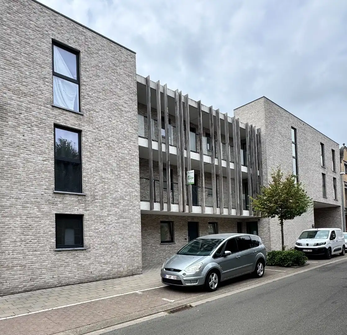 Appartement met 2 slaapkamers en garagebox te Westrozebeke foto {{pictureIndex}}