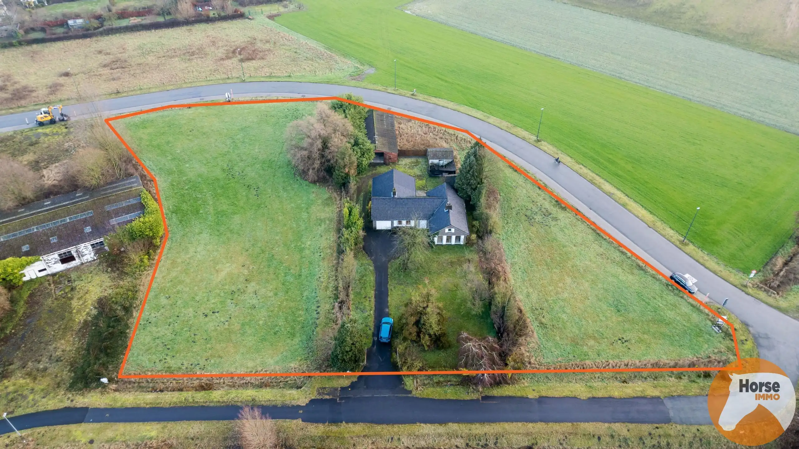 Hoofdfoto van de publicatie: AALTER - Te renoveren bungalow met ruim bijgebouw 