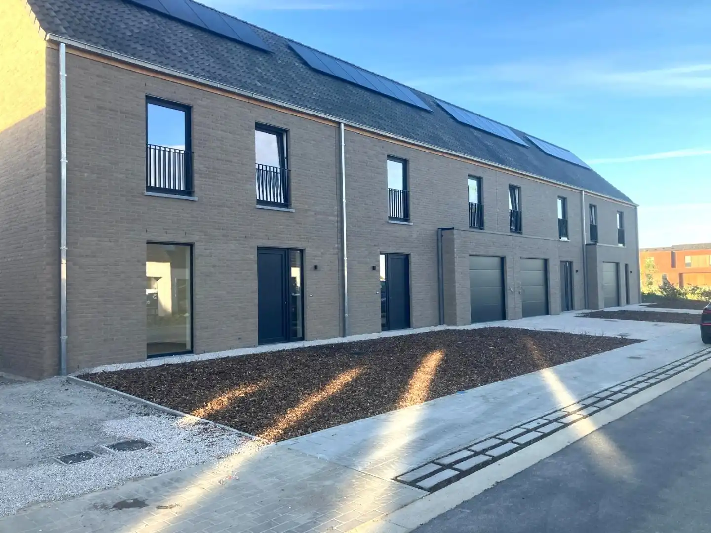 NIEUWBOUWPROJECT MET 4 INSTAPKLARE NIEUWBOUWWONINGEN MET 3 SLPKS EN TUIN foto {{pictureIndex}}