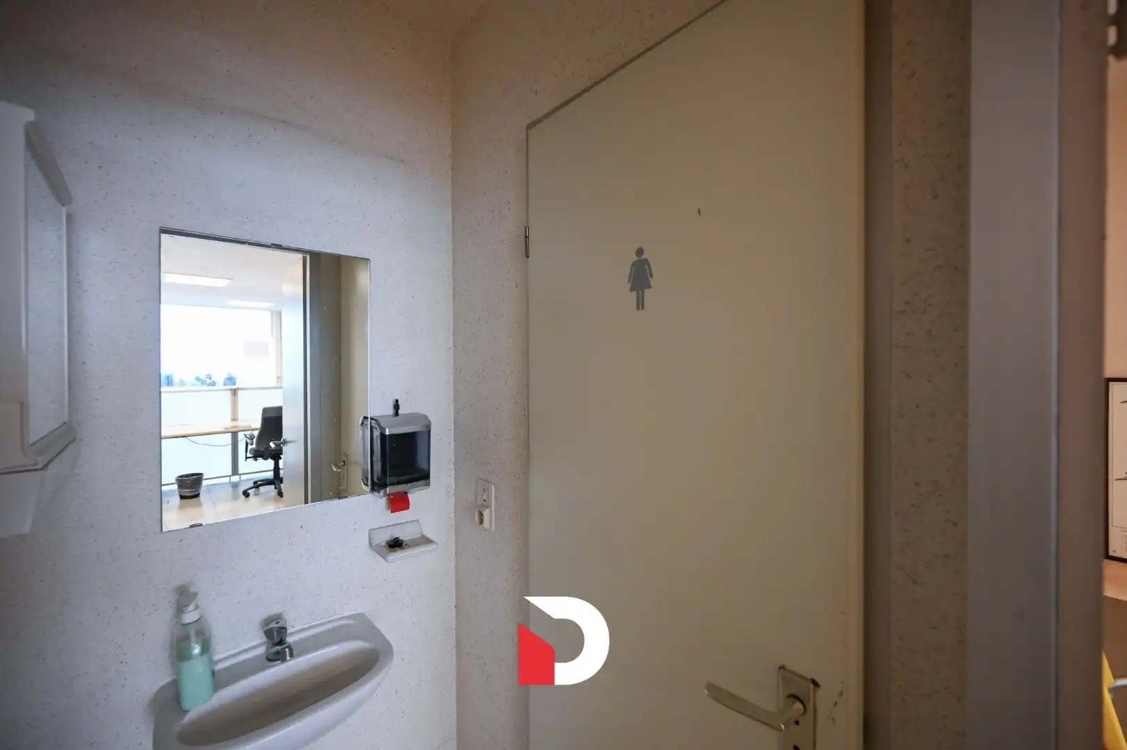 Handelsruime/Kantoor op de Zeedijk te Middelkerke foto 13