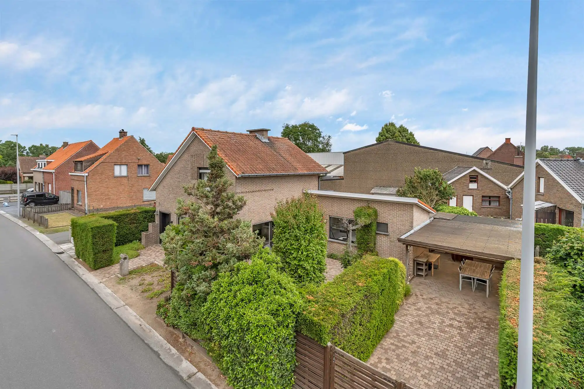 Te renoveren open bebouwing met zuidgericht terras foto 2