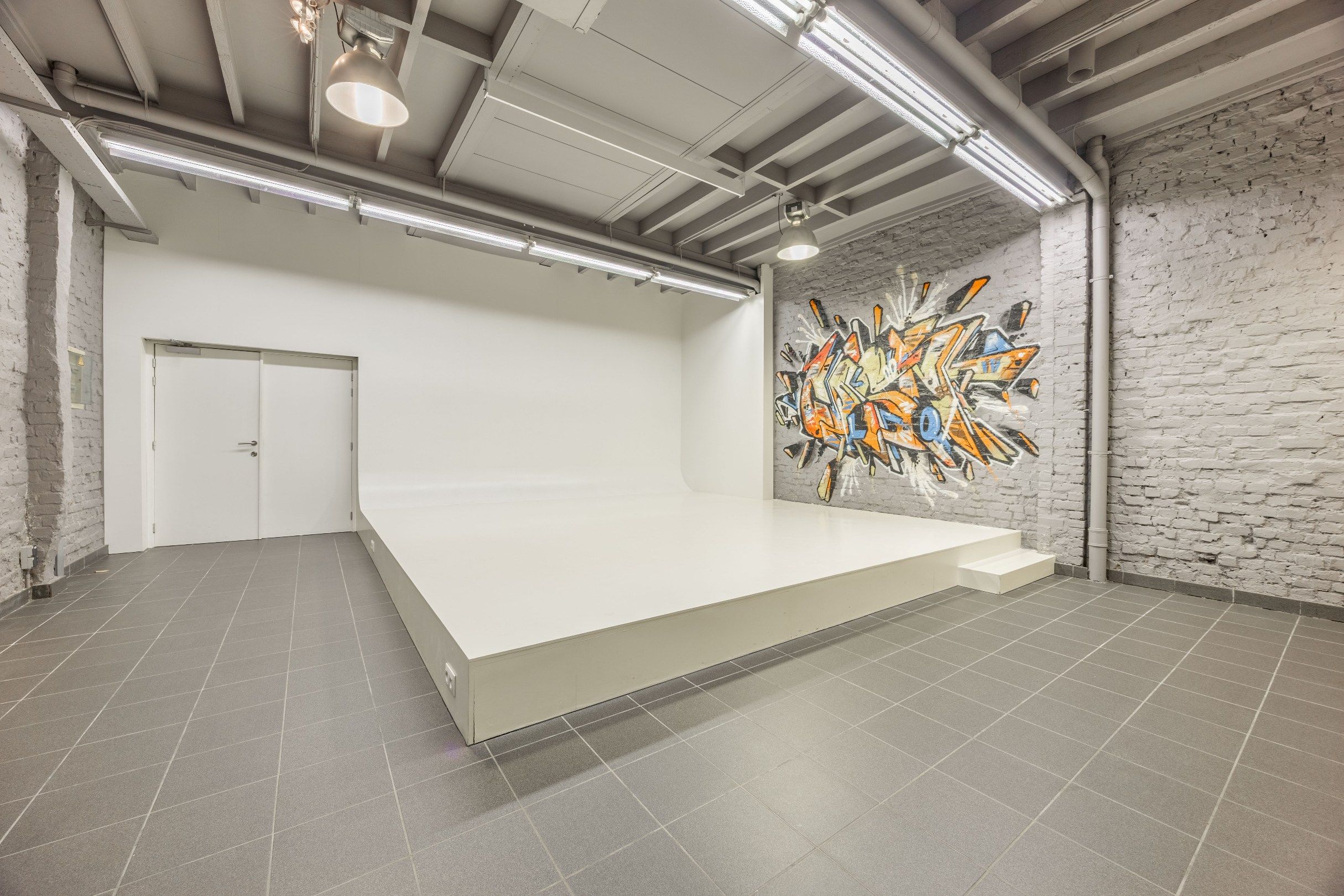 CENTRAAL GELEGEN HANDELSPAND MET TAL VAN MOGELIJKHEDEN IN ZWEVEGEM! foto 4