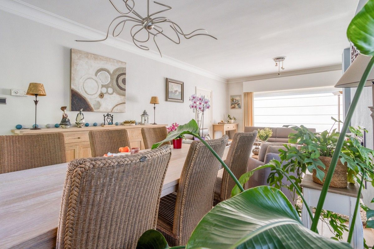 Hoogwaardig afgewerkte woning op een perceel van 3 199m2 foto 4