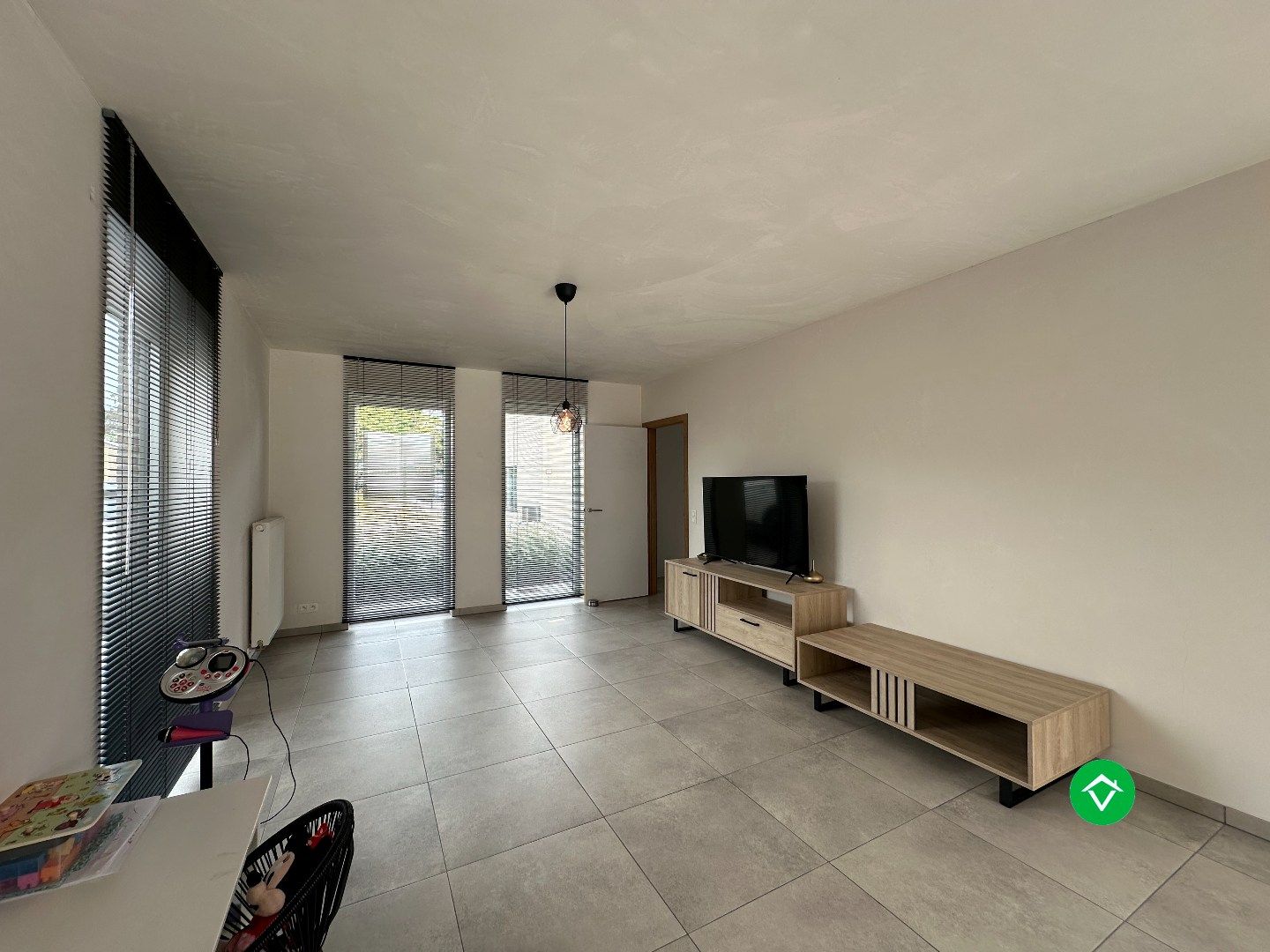 Moderne en lichtrijke nieuwbouwwoning met drie slaapkamers te Handzame (Kortemark) foto 3