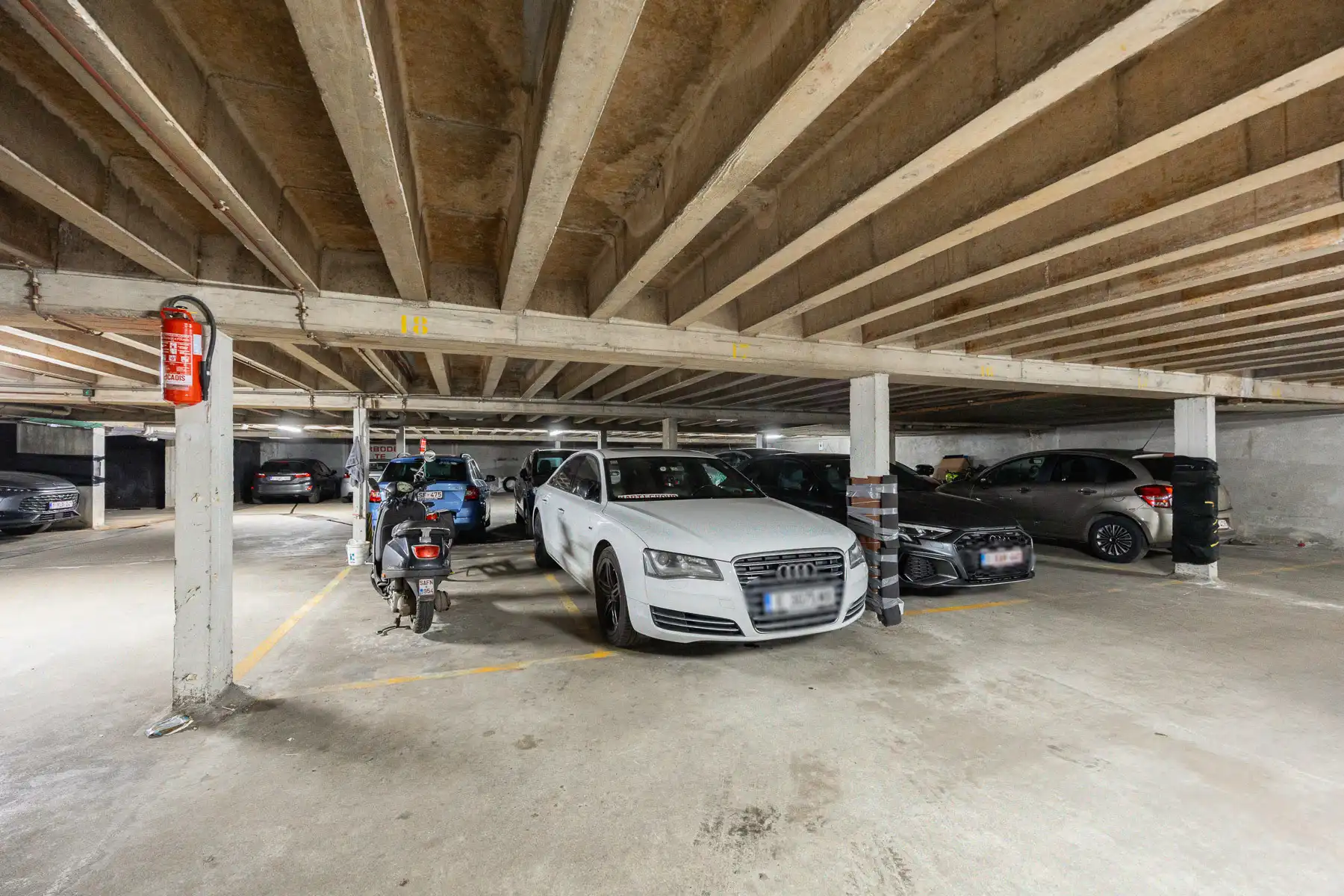 Lichtrijk appartement met parking in hartje Merksem foto 13