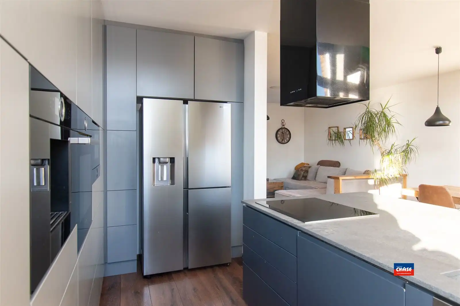 Bel-étage met 4 slaapkamers, 2 badkamers, kantoorruimte, garage en tuin. foto 6