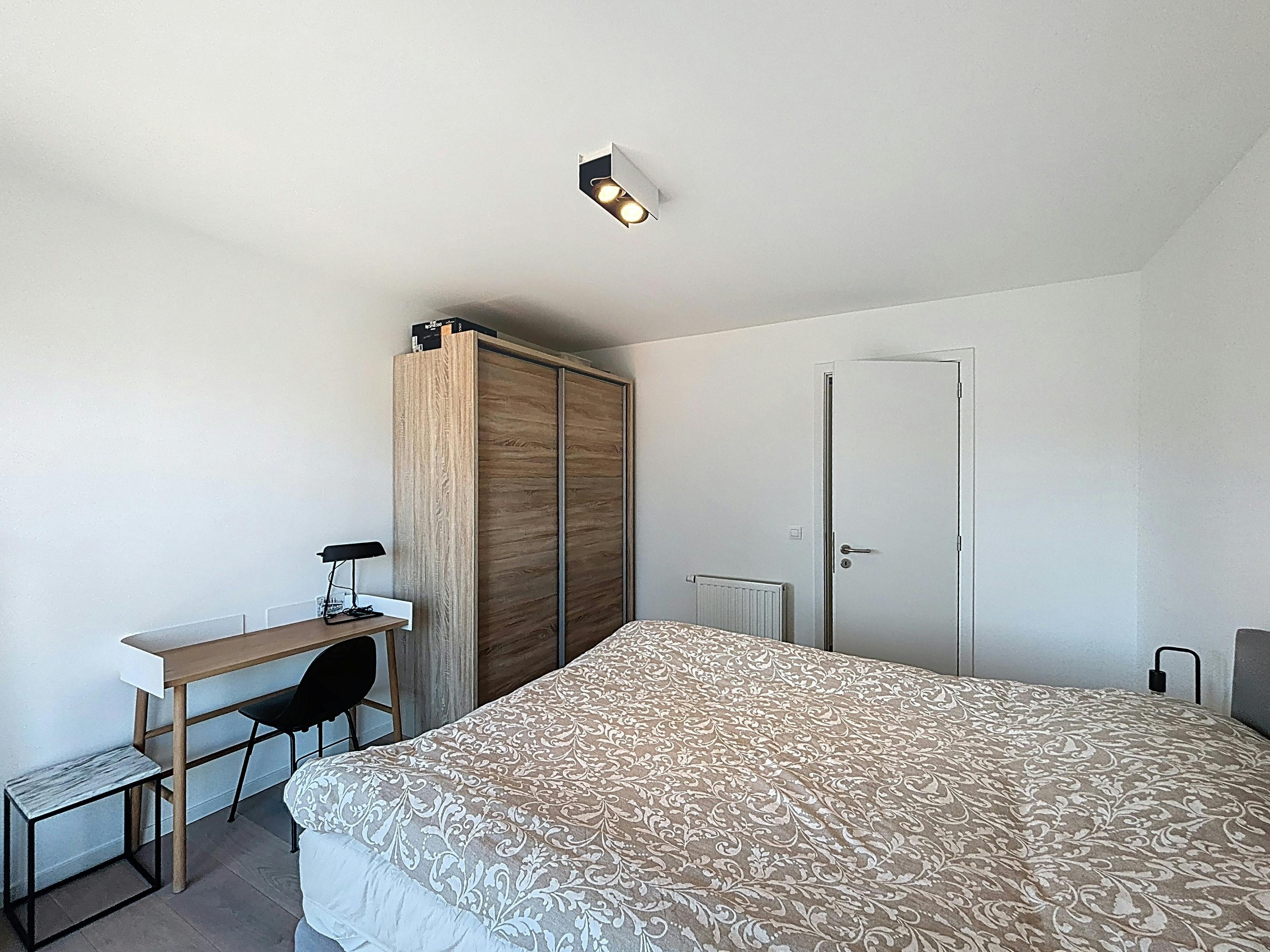 Brussel, Gemeubeld appartement -terras 30m²- pkg foto 8
