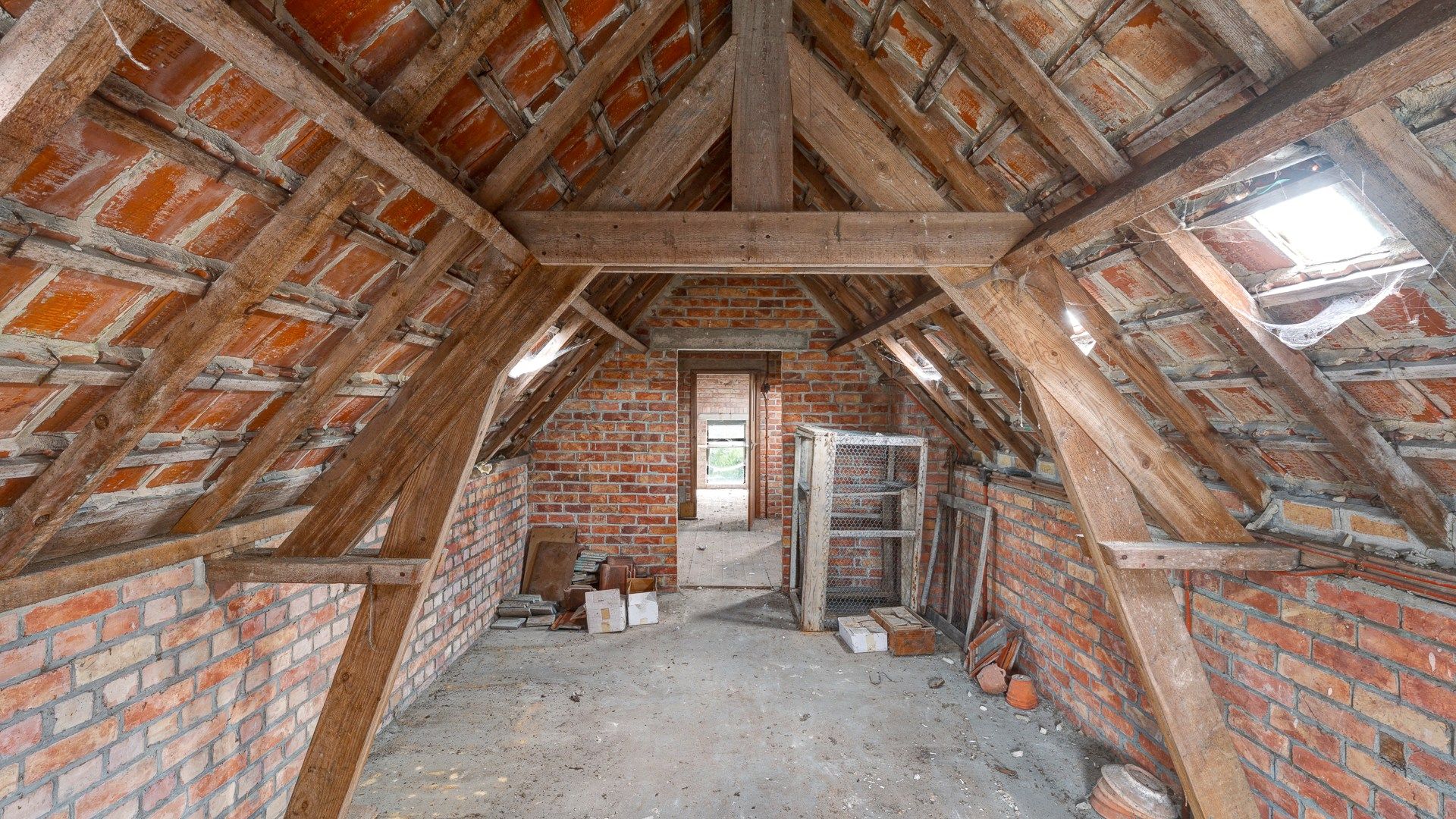 Klassieke villa met bijgebouwen, garage en prachtige tuin foto 27