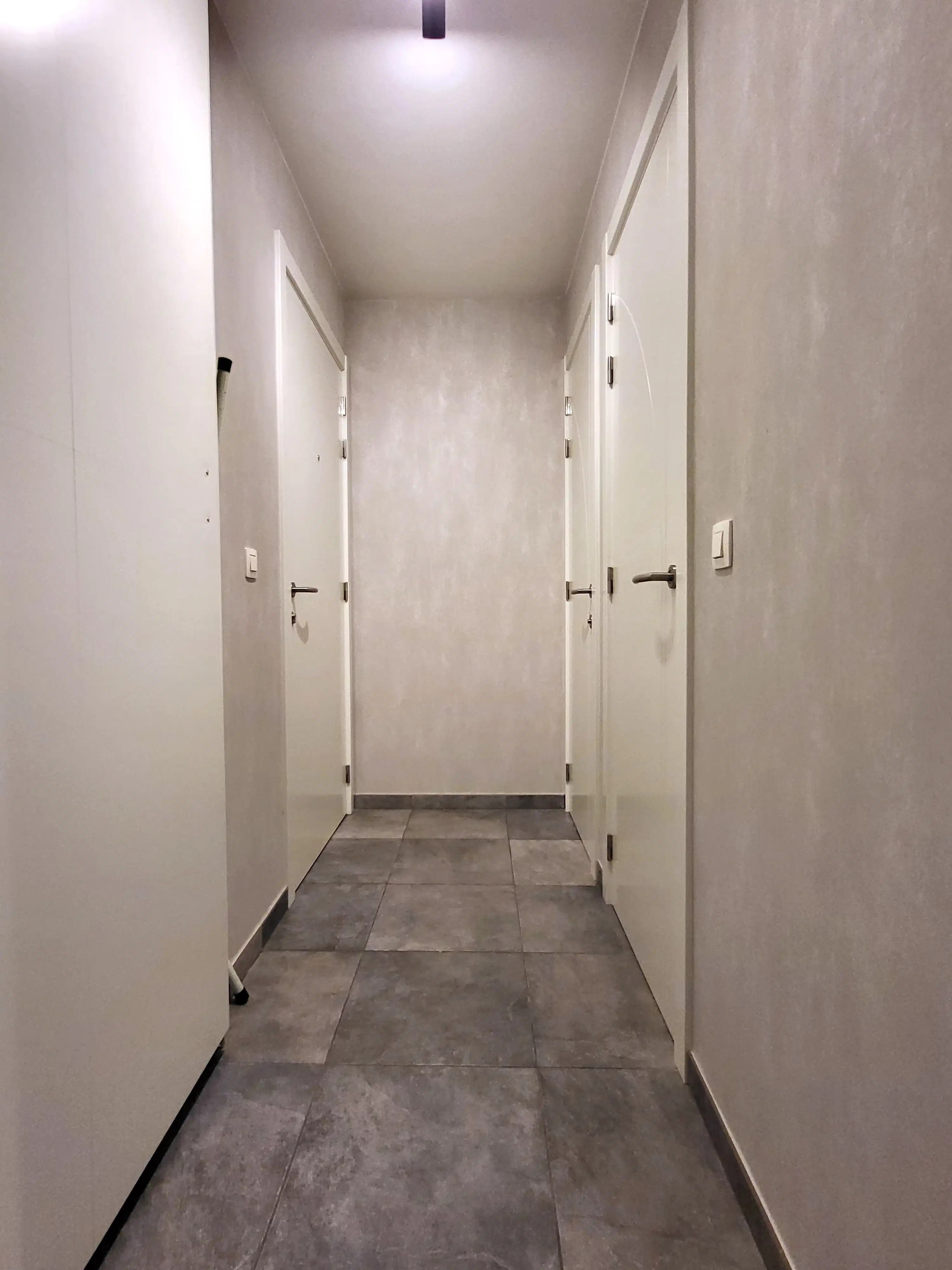 Dit aangename gelijkvloers appartement van bouwjaar 2010 is rustig gelegen in het dorp en biedt comfortabel wonen zonder gemeenschappelijke kosten.  foto 20