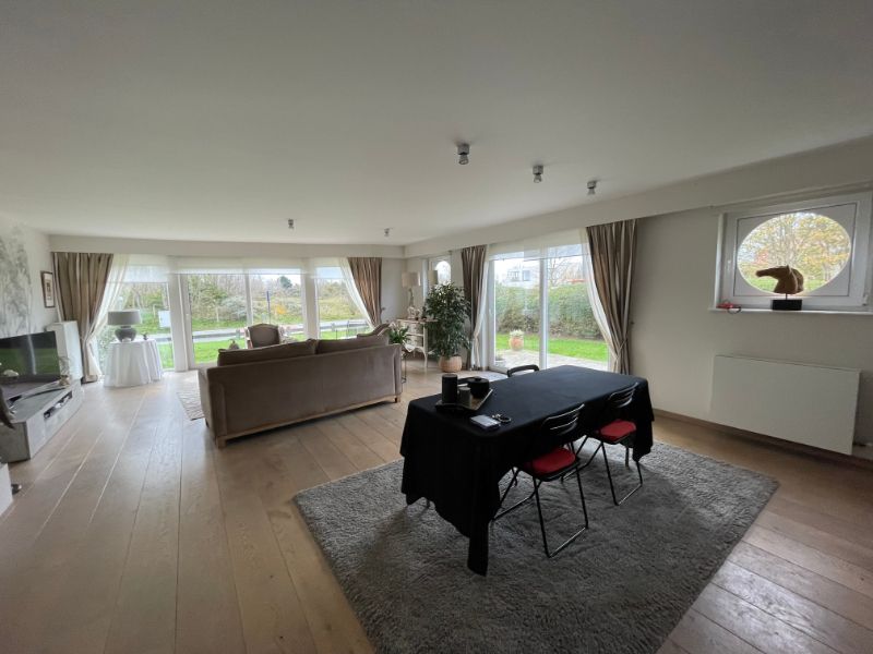 Ruim en en luxueus villa-appartement gelegen in een stijlvolle residentie vlakbij de historische windmolen Zuid-Abdijmolen! foto 4