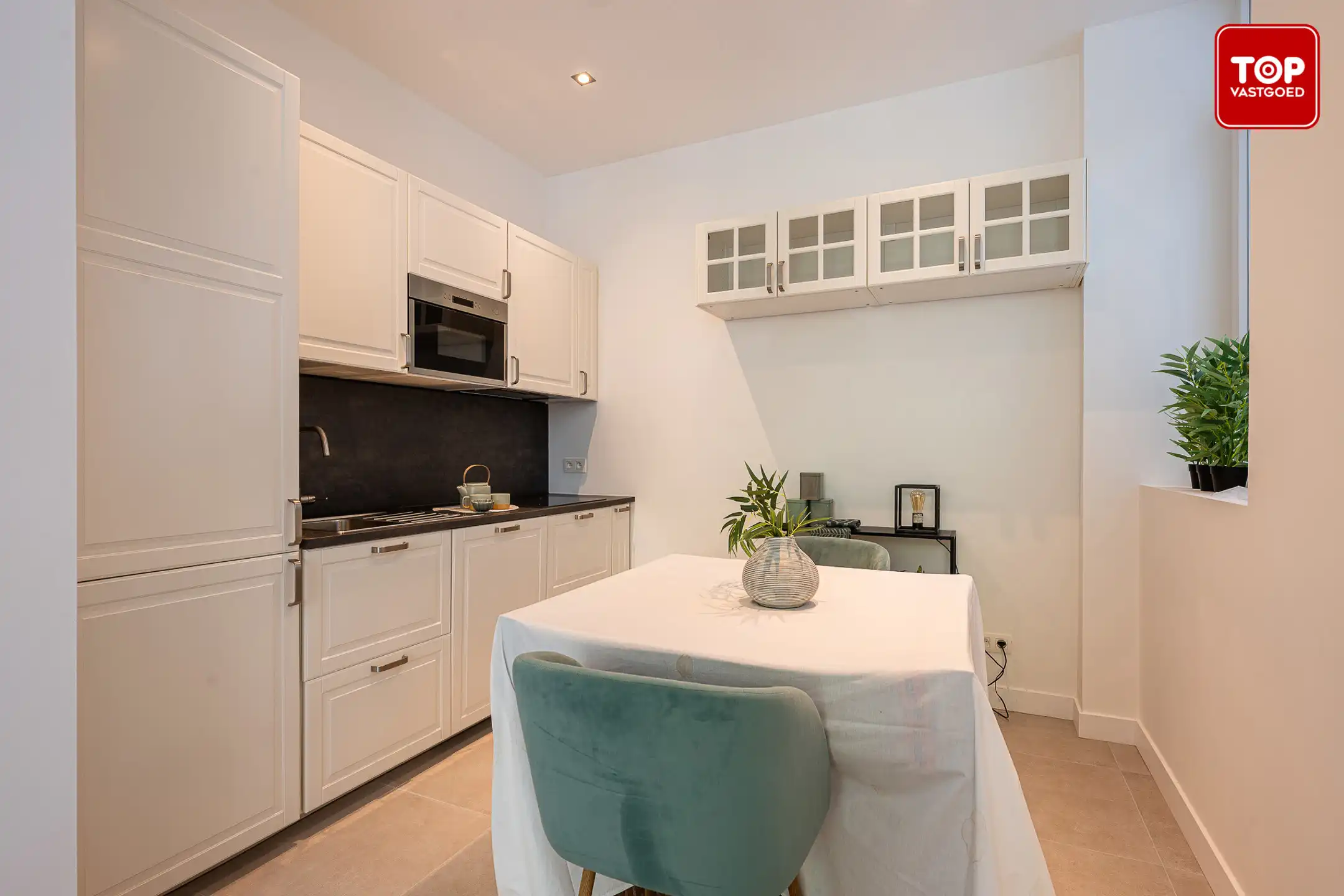 Totaal gerenoveerde woning met EPC B. foto 9