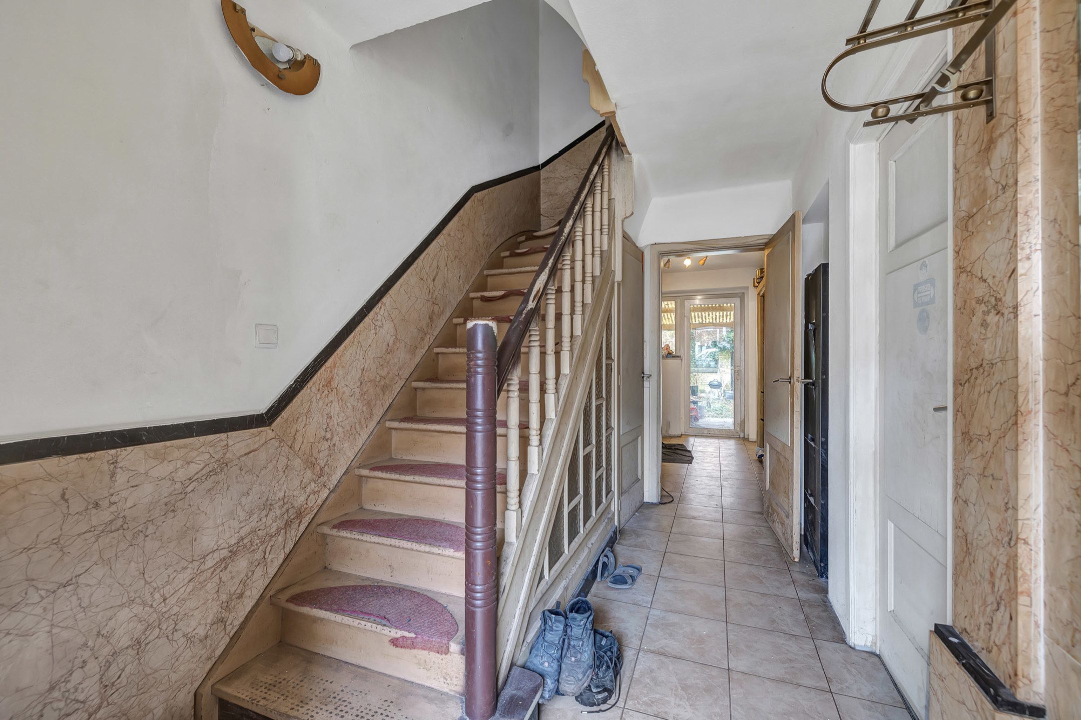 Centraal gelegen woning met veel mogelijkheden foto 2