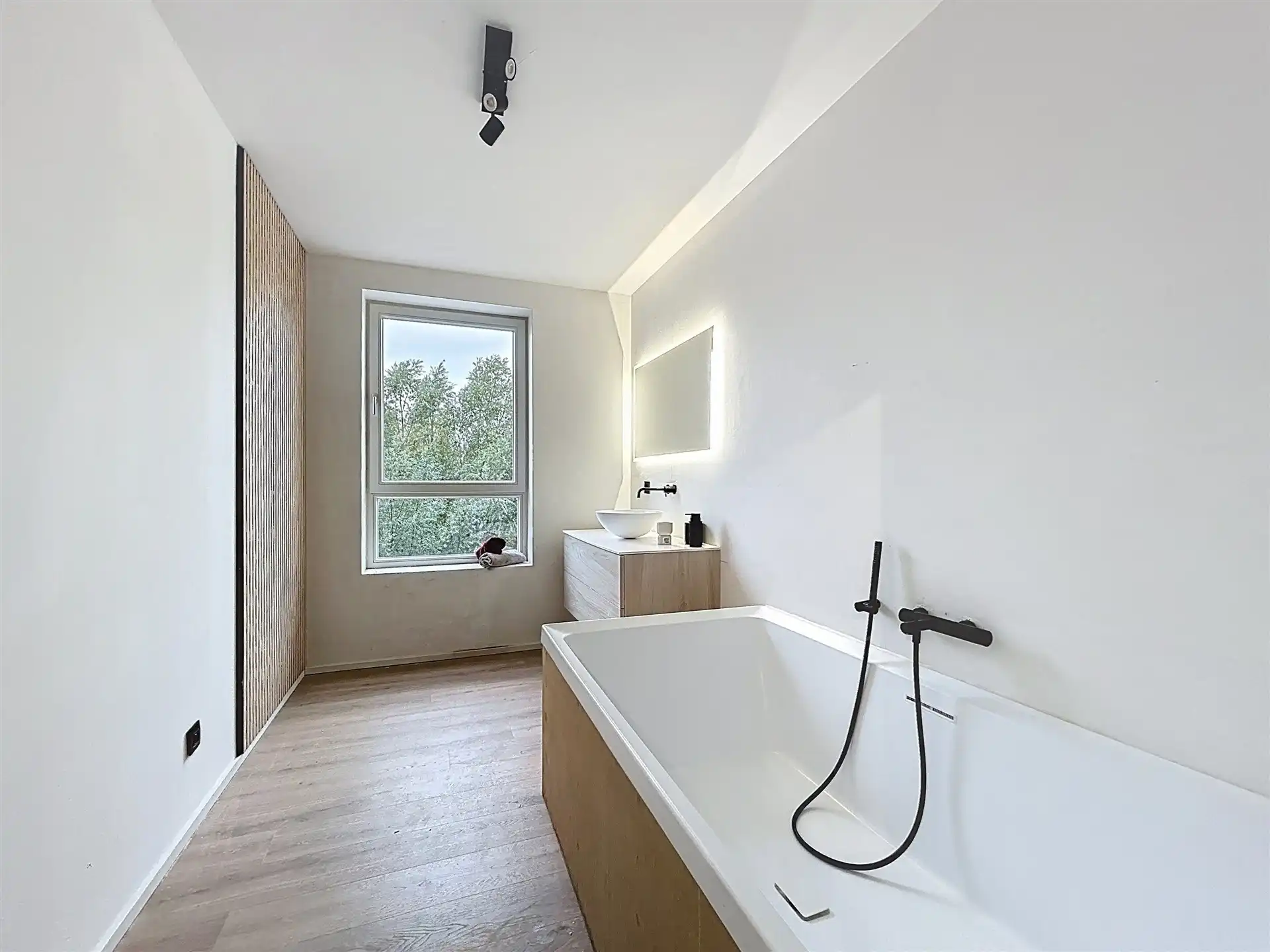 Recente woning met 4 slk en autostaanplaats op toplocatie foto 18