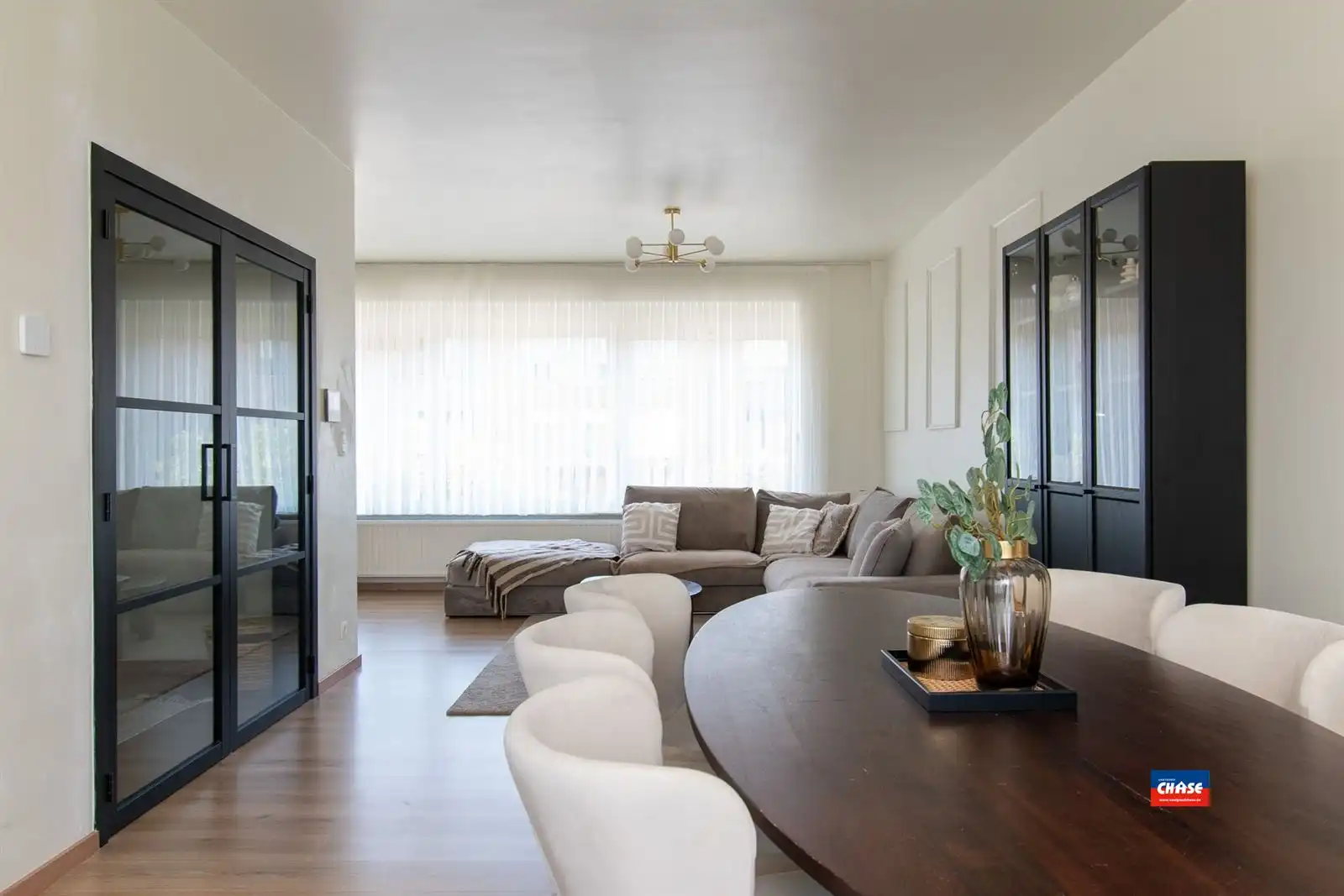Gerenoveerde woning met 3 slpks, tuin en 2 garages foto 6