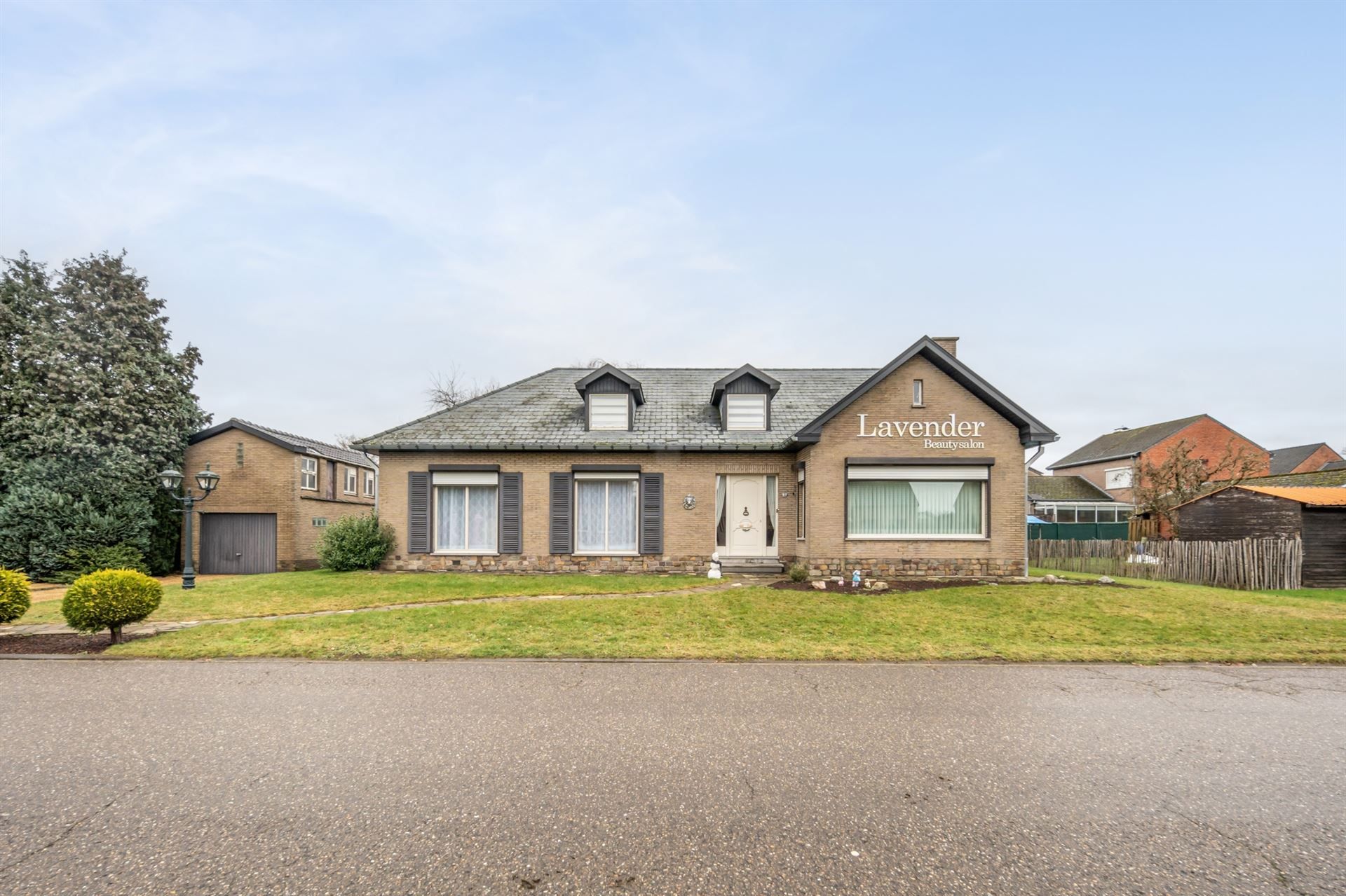 Hoofdfoto van de publicatie: Vrijstaande eengezinswoning te Zelem.