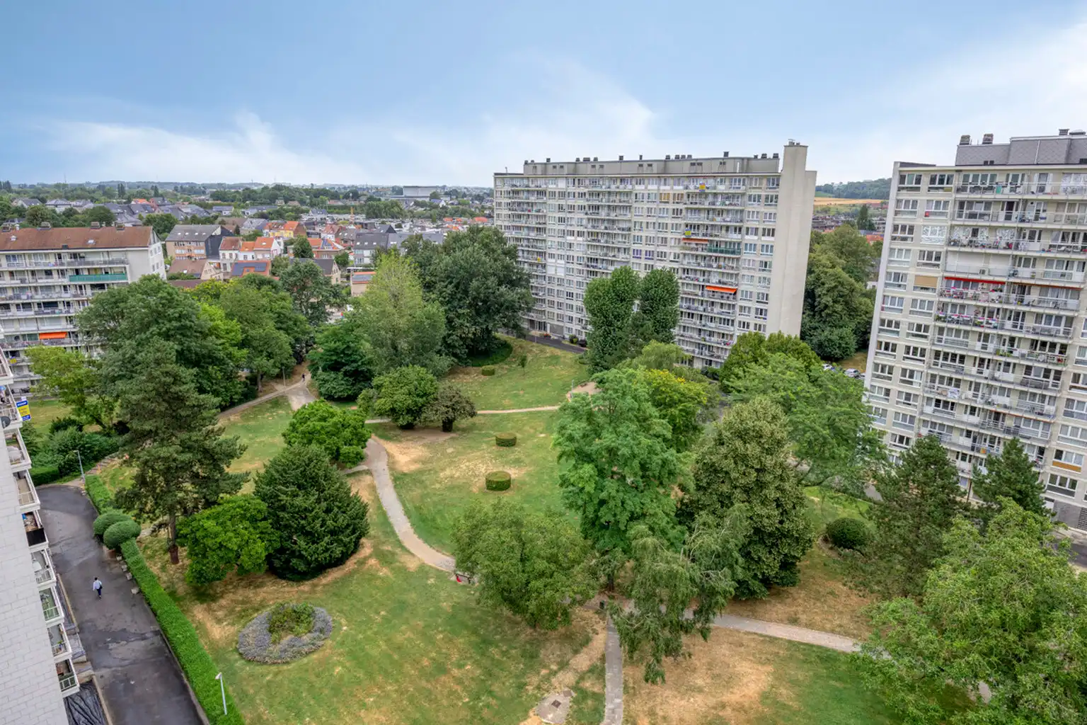 Op te frissen 2-slaapkamerappartement met prachtig uitzicht foto 21