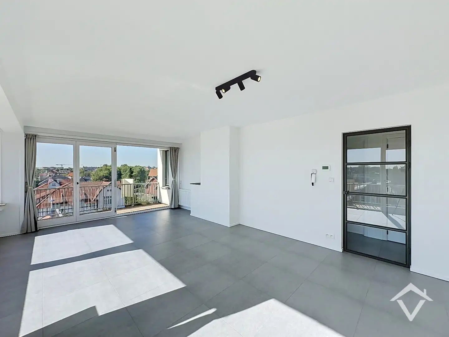 VOLLEDIG VERNIEUWD APPARTEMENT MET AUTOSTAANPLAATS OP EEN TOPLOCATIE IN KOKSIJDE foto 8