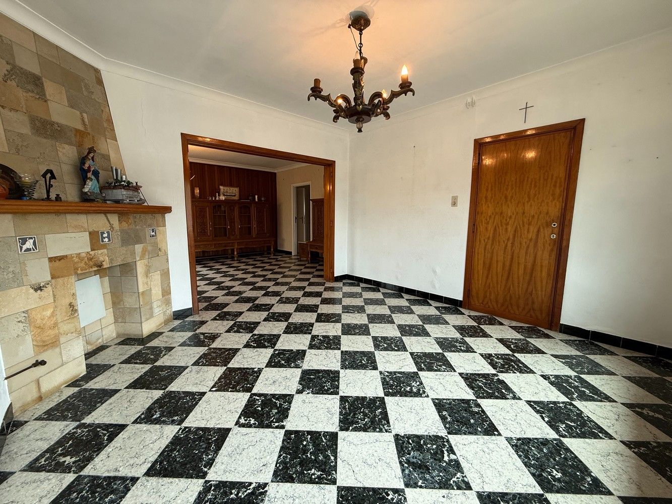 Woning met achterliggend magazijn op 15 are 29 ca. foto 4